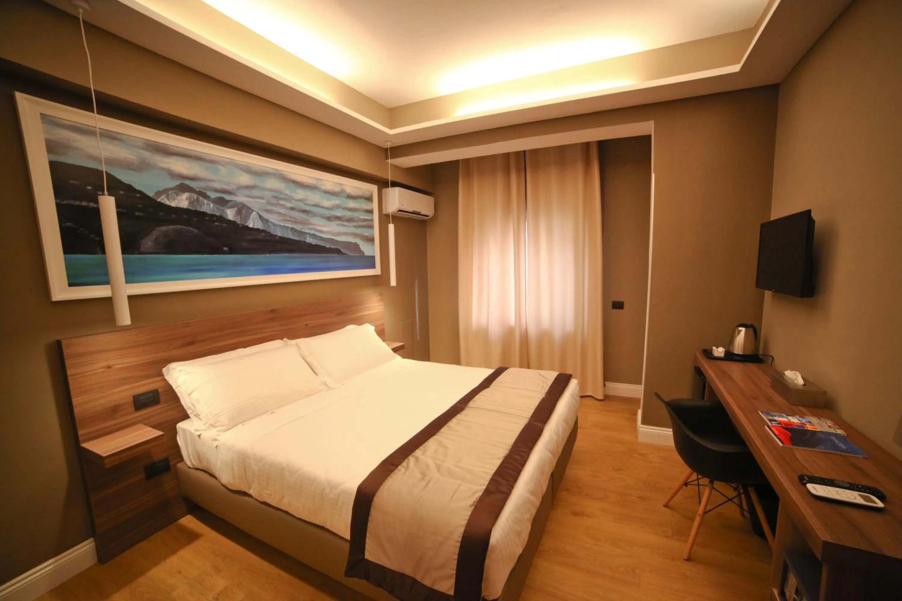 Bed in 7th Floor Suite