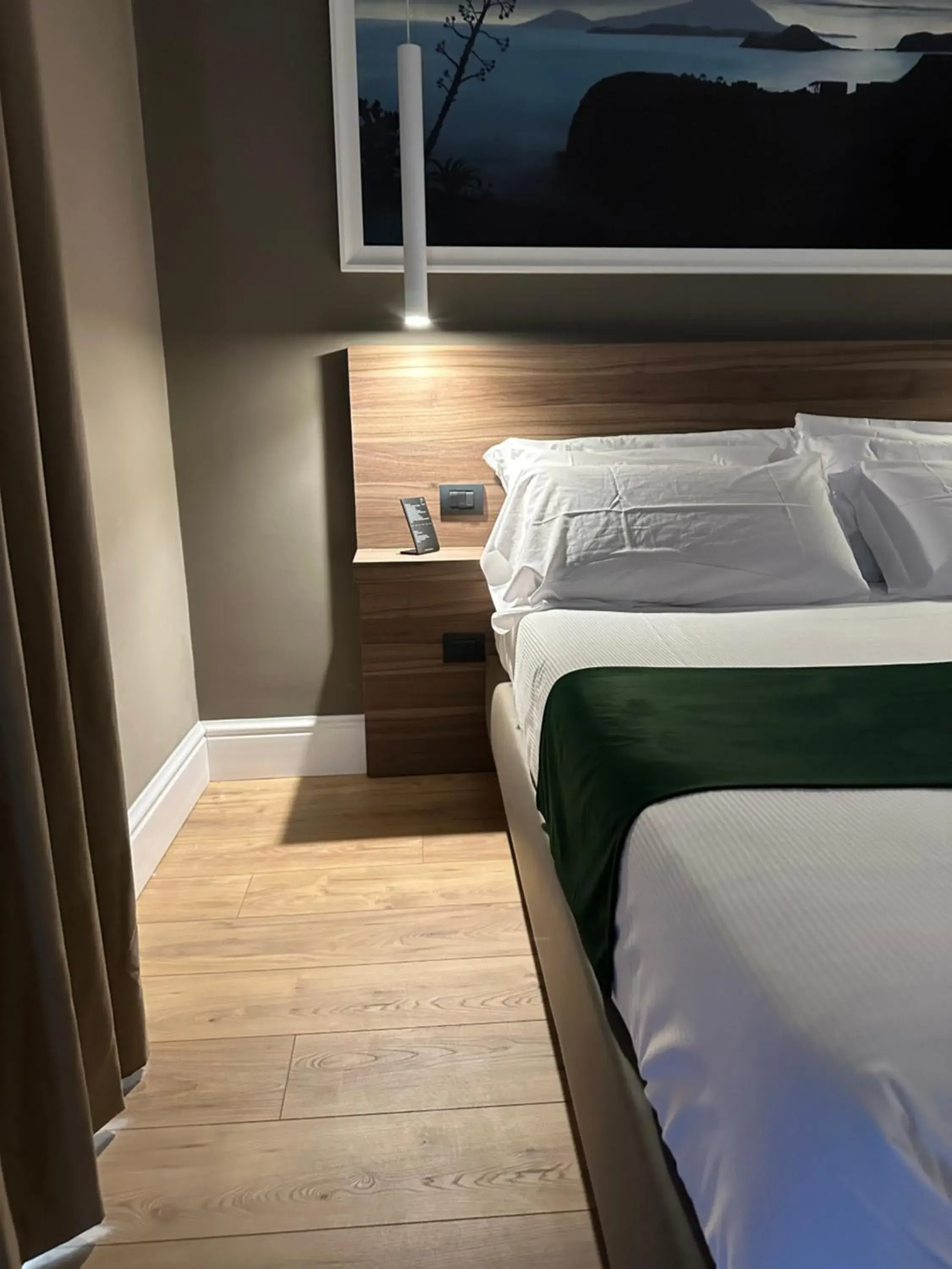 Bed in 7th Floor Suite Bed in 7th Floor Suite