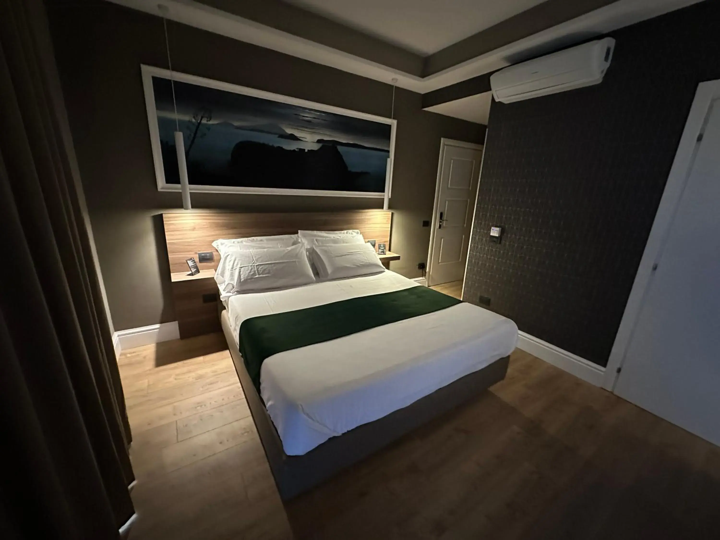 Bed in 7th Floor Suite Bed in 7th Floor Suite