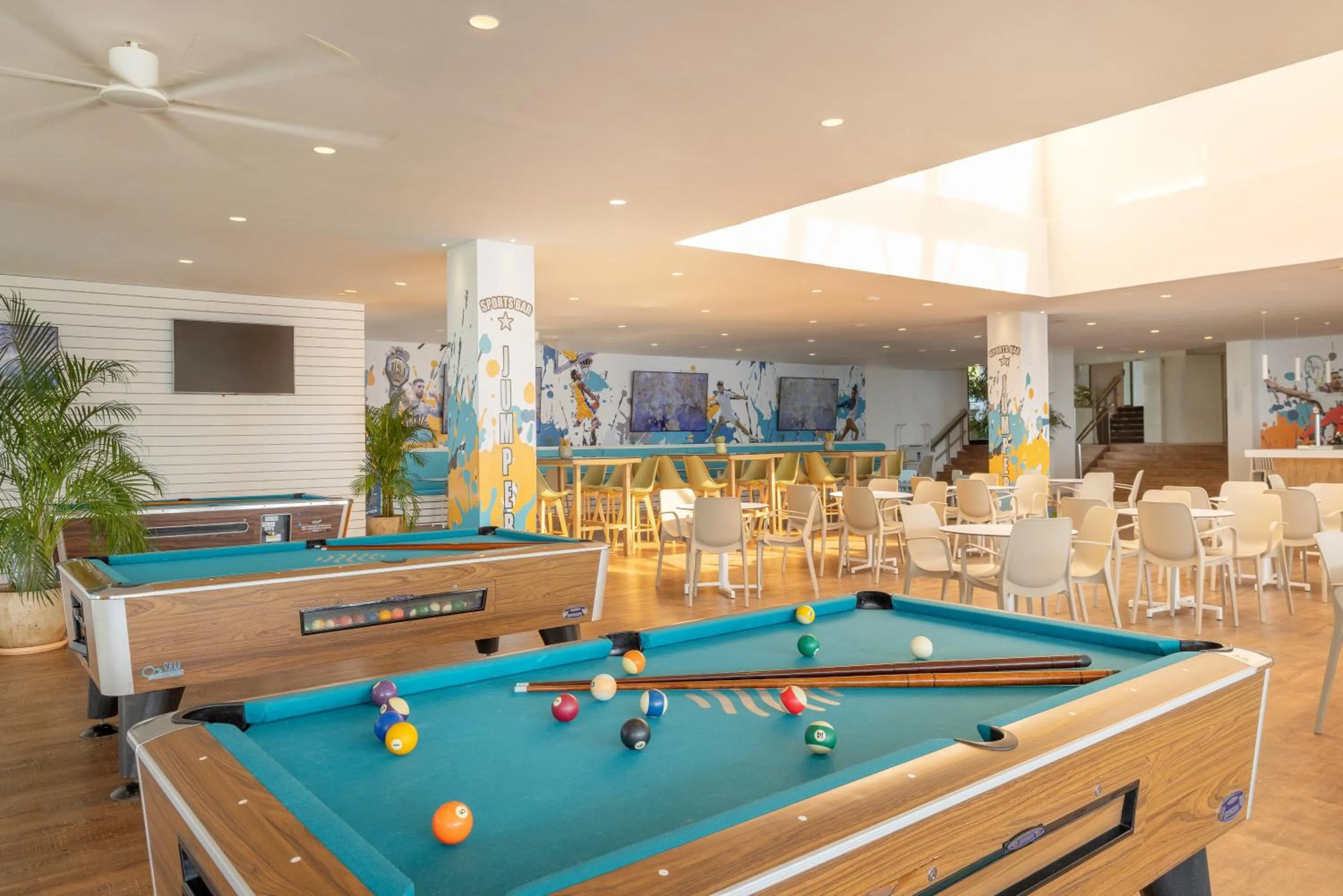 Lounge or bar in Alua Calas de Mallorca Resort