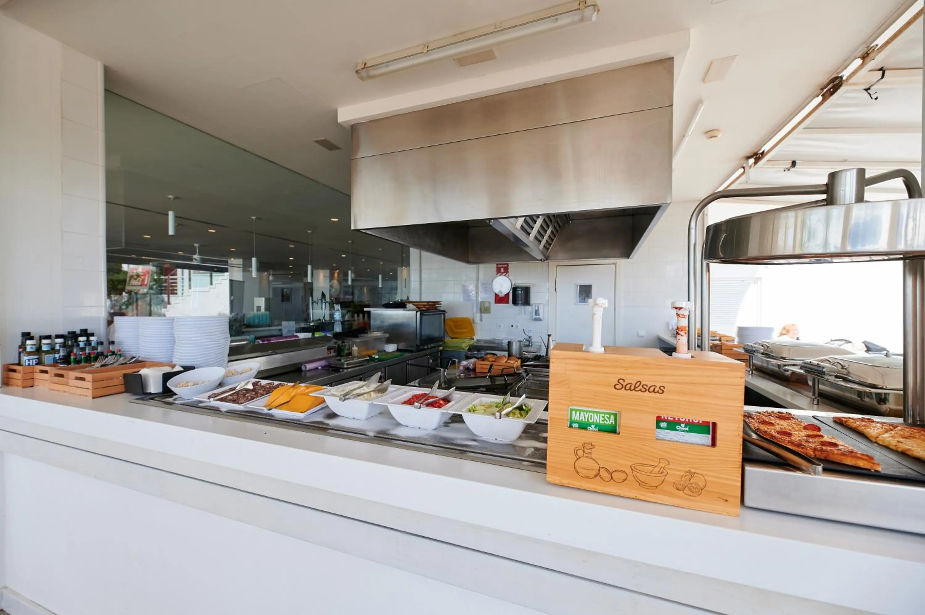 Kitchen or kitchenette in Alua Calas de Mallorca Resort