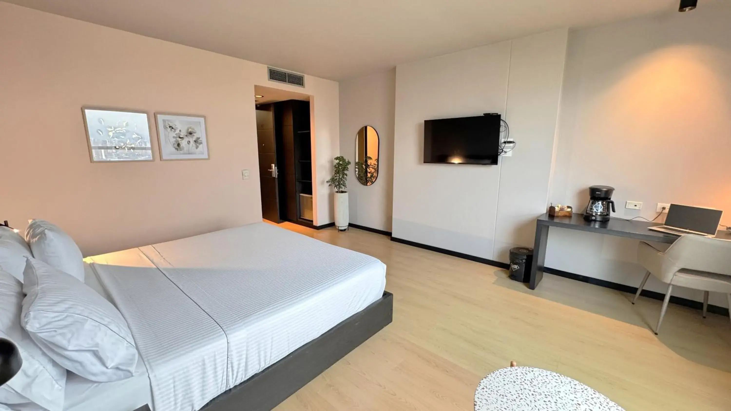 Bed in Tequendama Hotel Medellín - Estadio Bed in Tequendama Hotel Medellín - Estadio