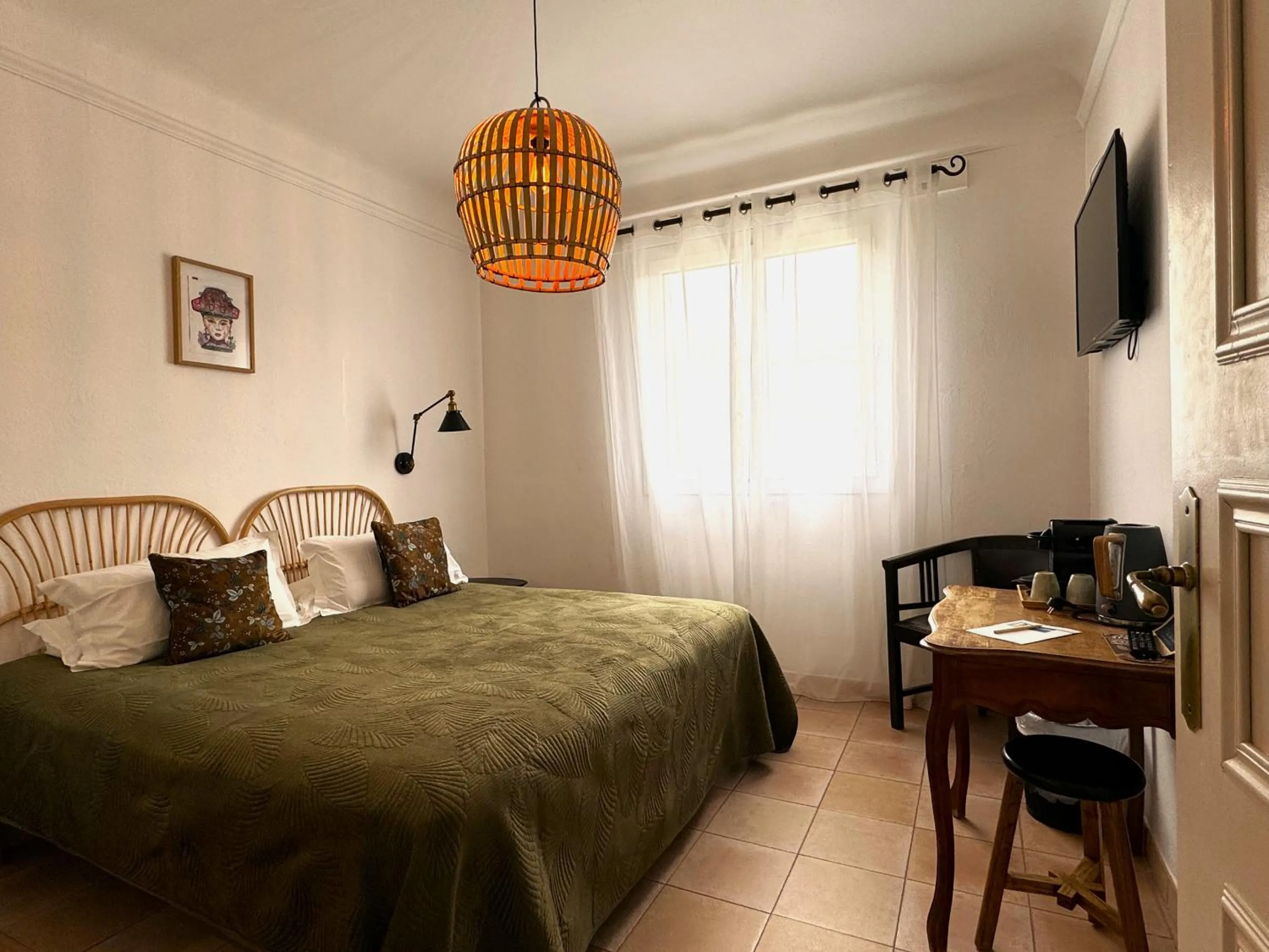 Bed in Hotel Les Flots Bleus