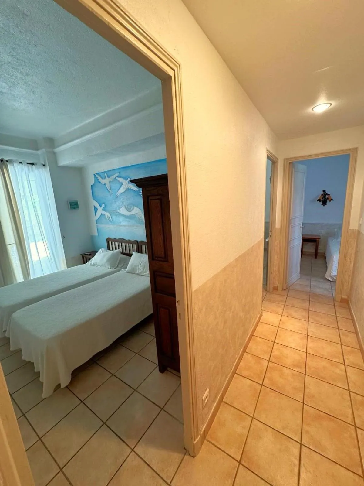 Bed in Hotel Les Flots Bleus