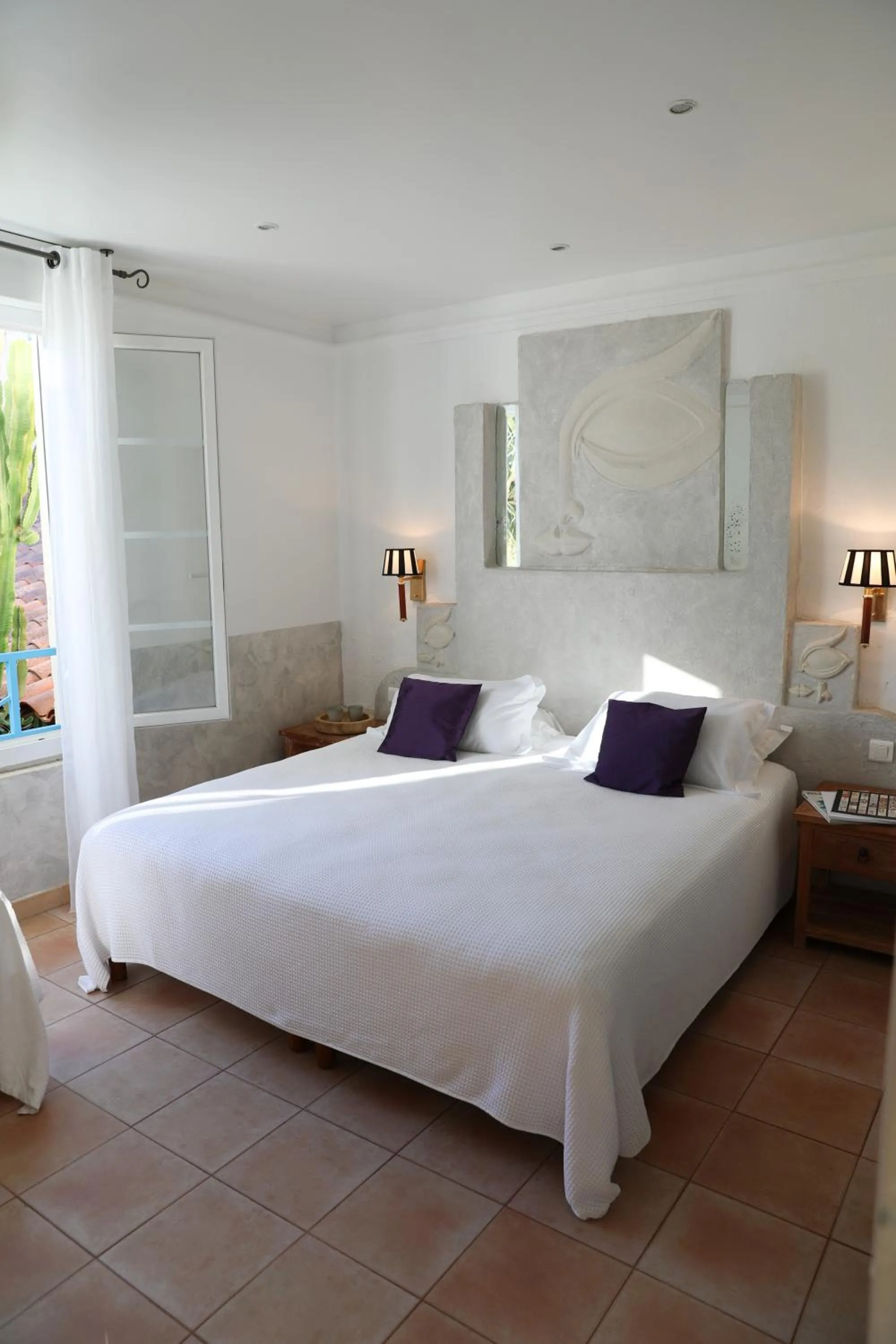 Bed in Hotel Les Flots Bleus