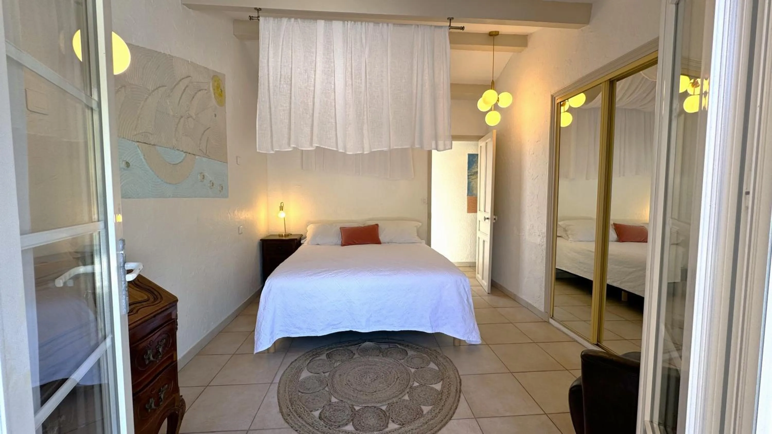 Bed in Hotel Les Flots Bleus