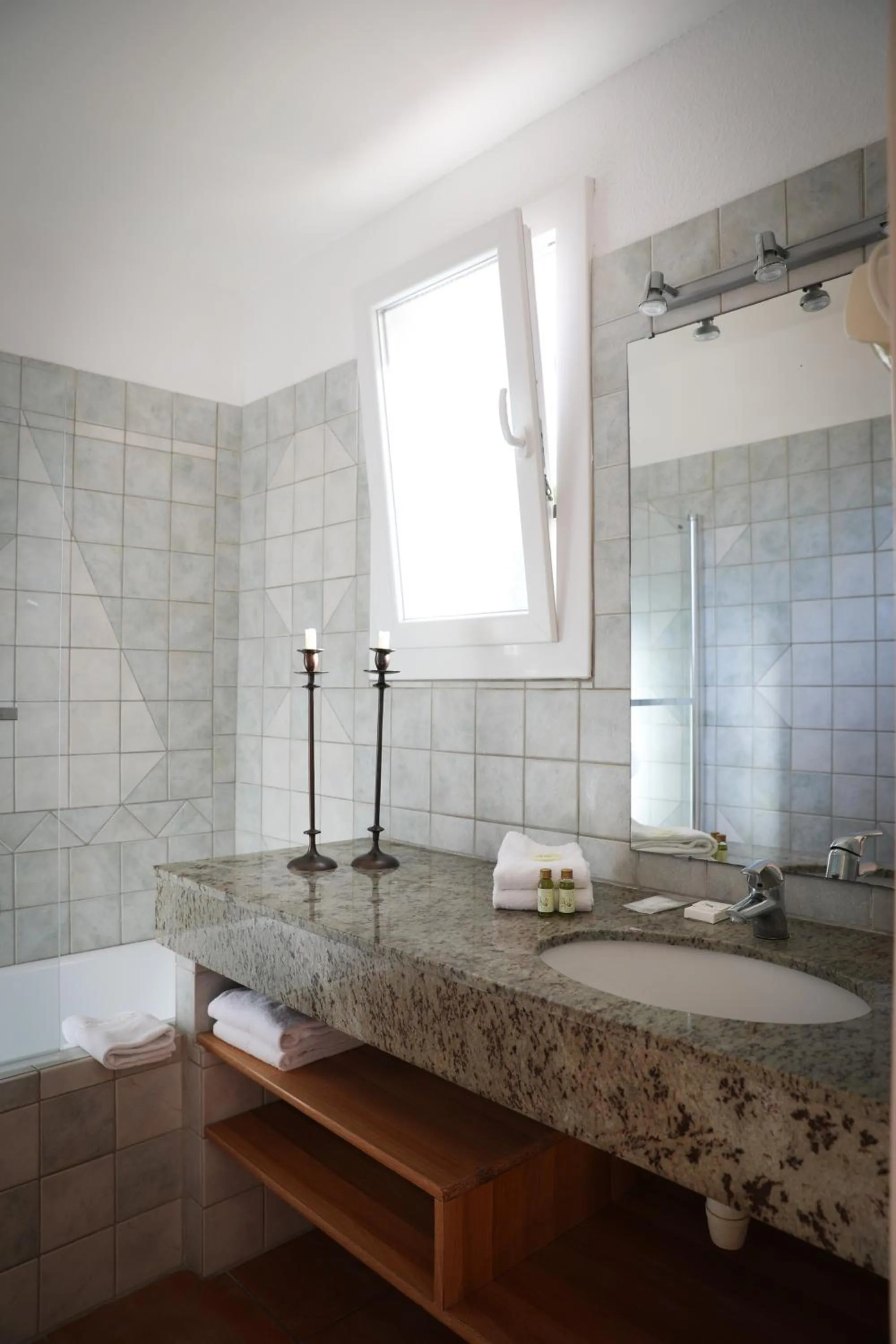 Bathroom in Hotel Les Flots Bleus