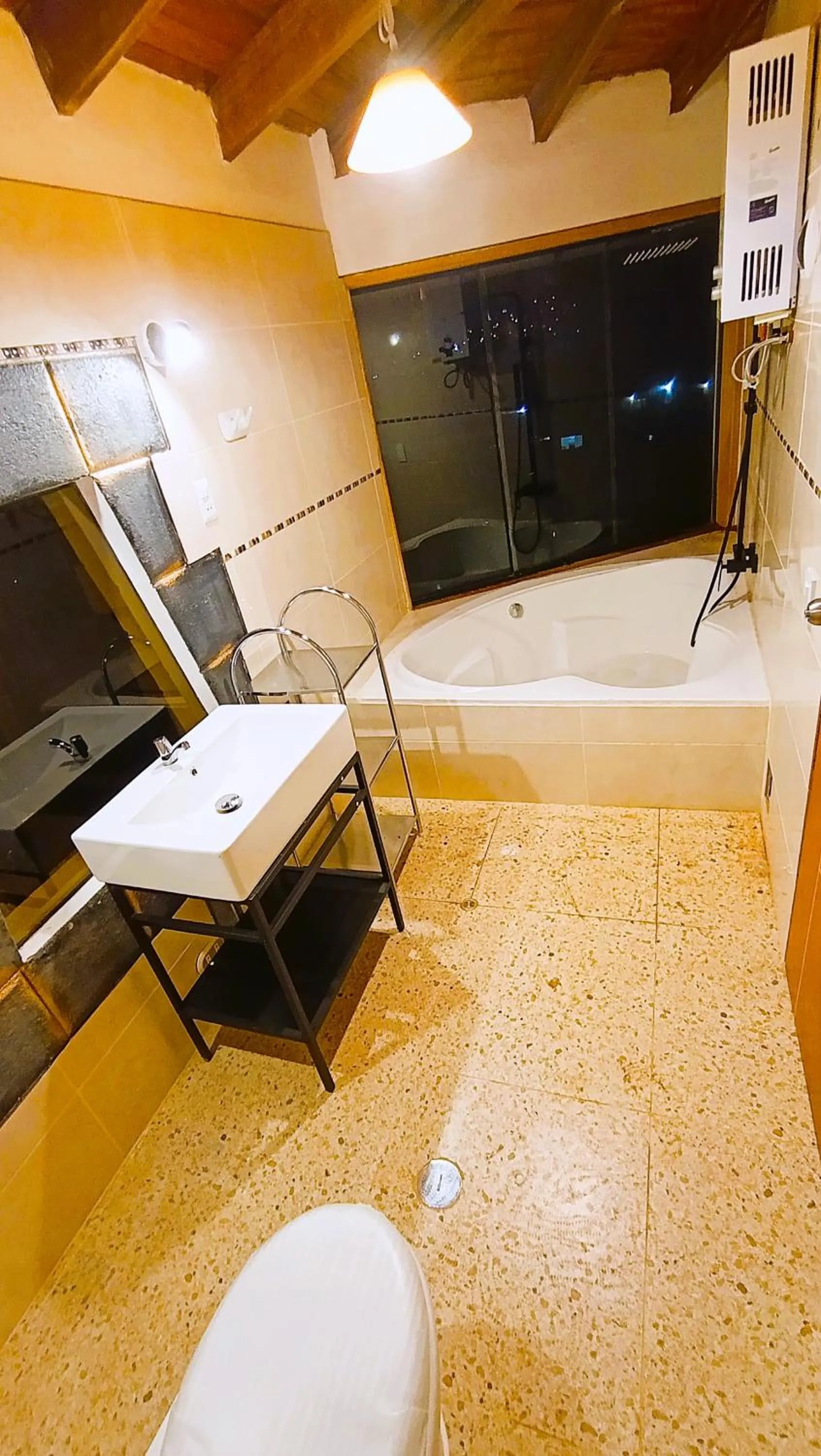 Shower in Ccapac Inka Ollanta Casa Museo