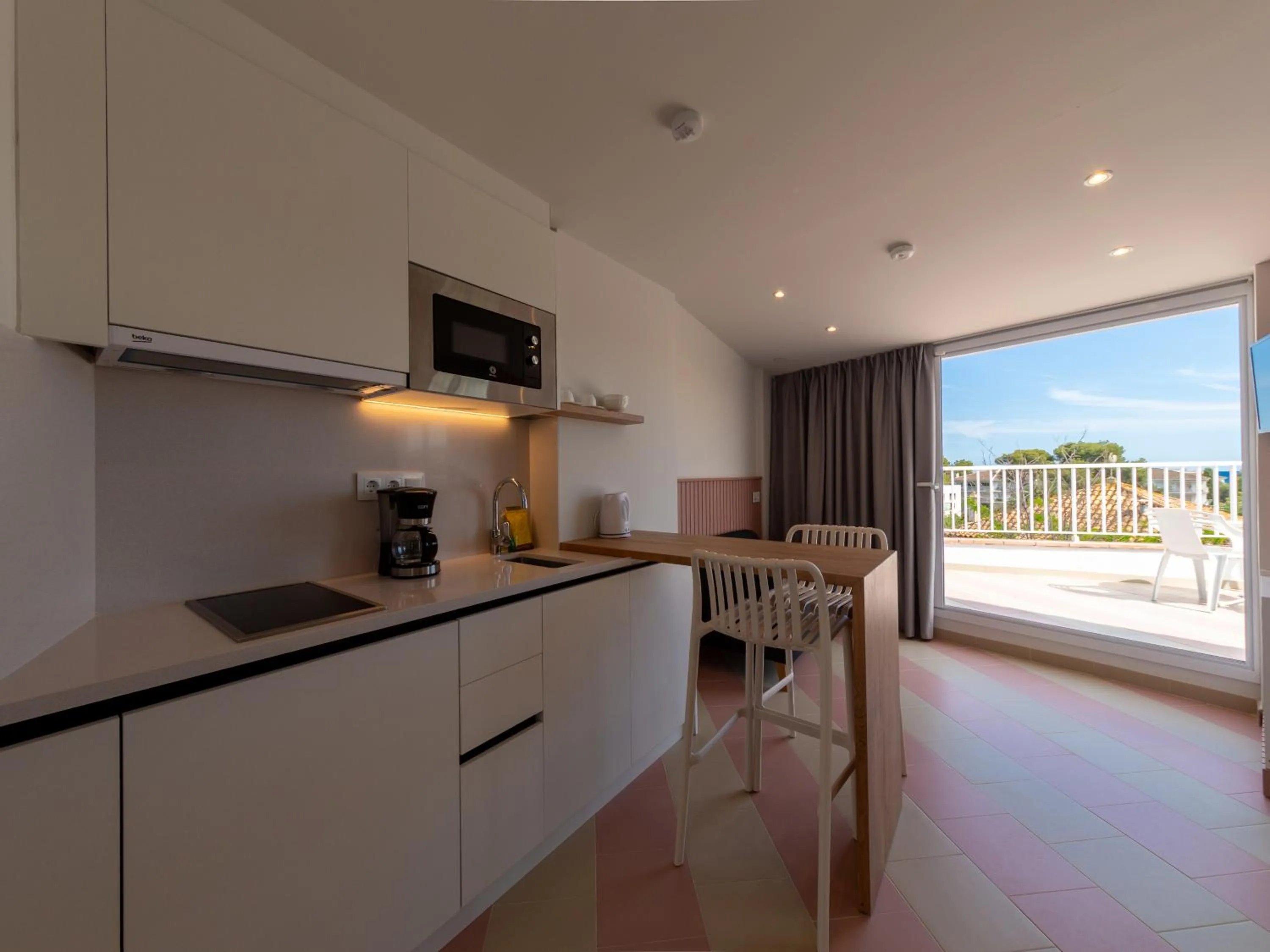 Kitchen or kitchenette in Apartamentos Sunway Atlanta