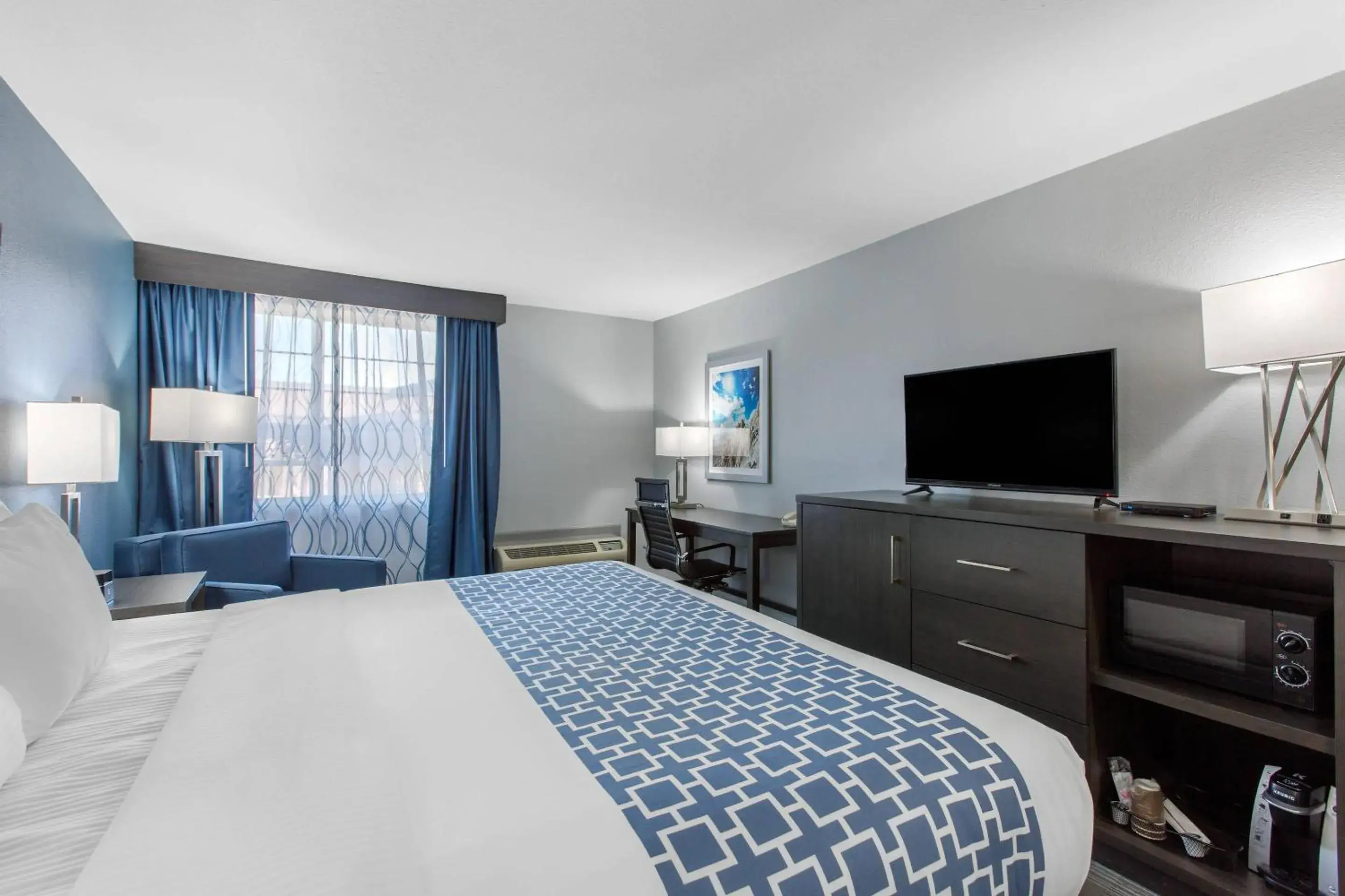 Bedroom, Bed in Cielo Hotel Bishop-Mammoth, an Ascend Collection Hotel Bedroom, Bed in Cielo Hotel Bishop-Mammoth, an Ascend Collection Hotel