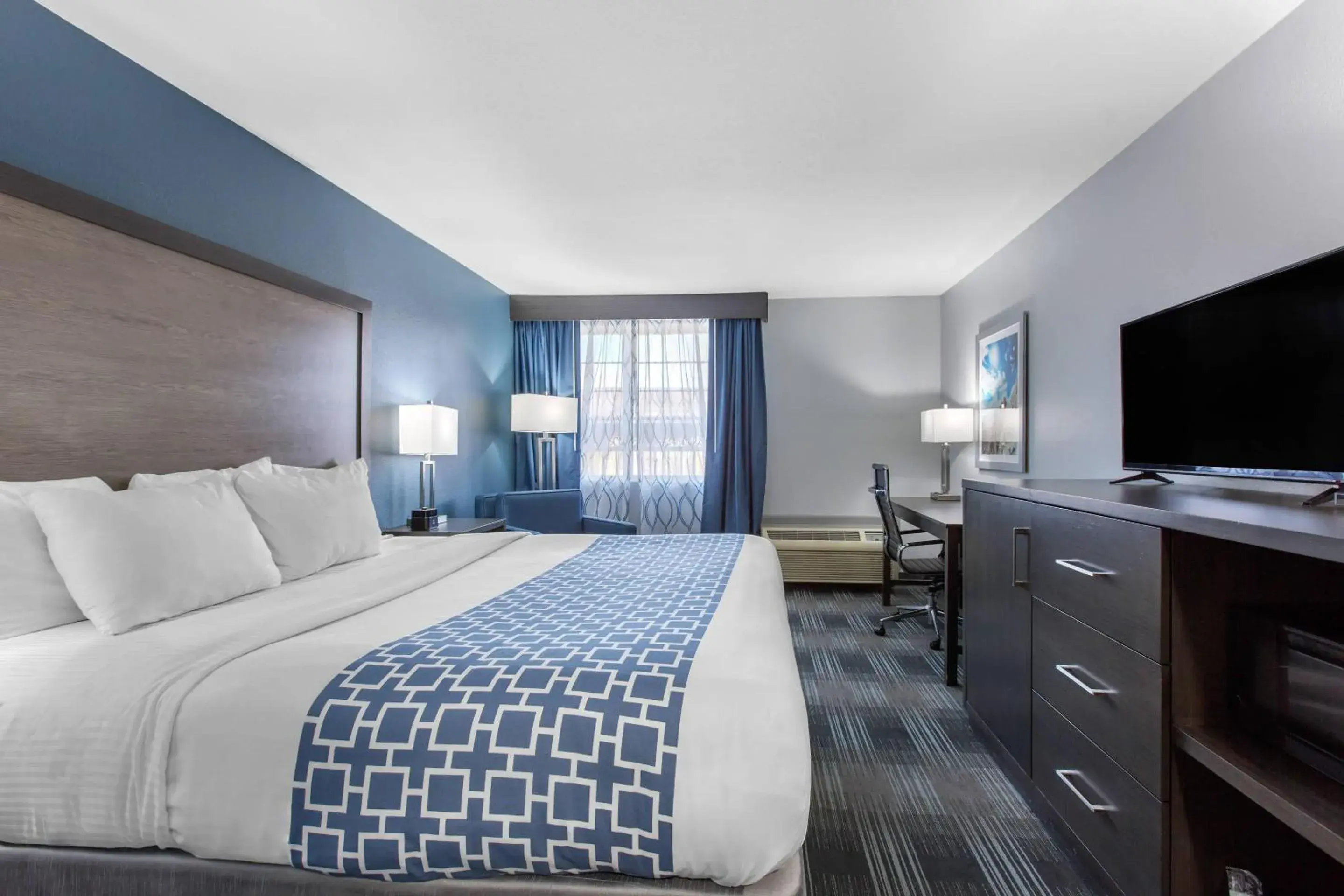 King Room - Non-Smoking in Cielo Hotel Bishop-Mammoth, an Ascend Collection Hotel King Room - Non-Smoking in Cielo Hotel Bishop-Mammoth, an Ascend Collection Hotel