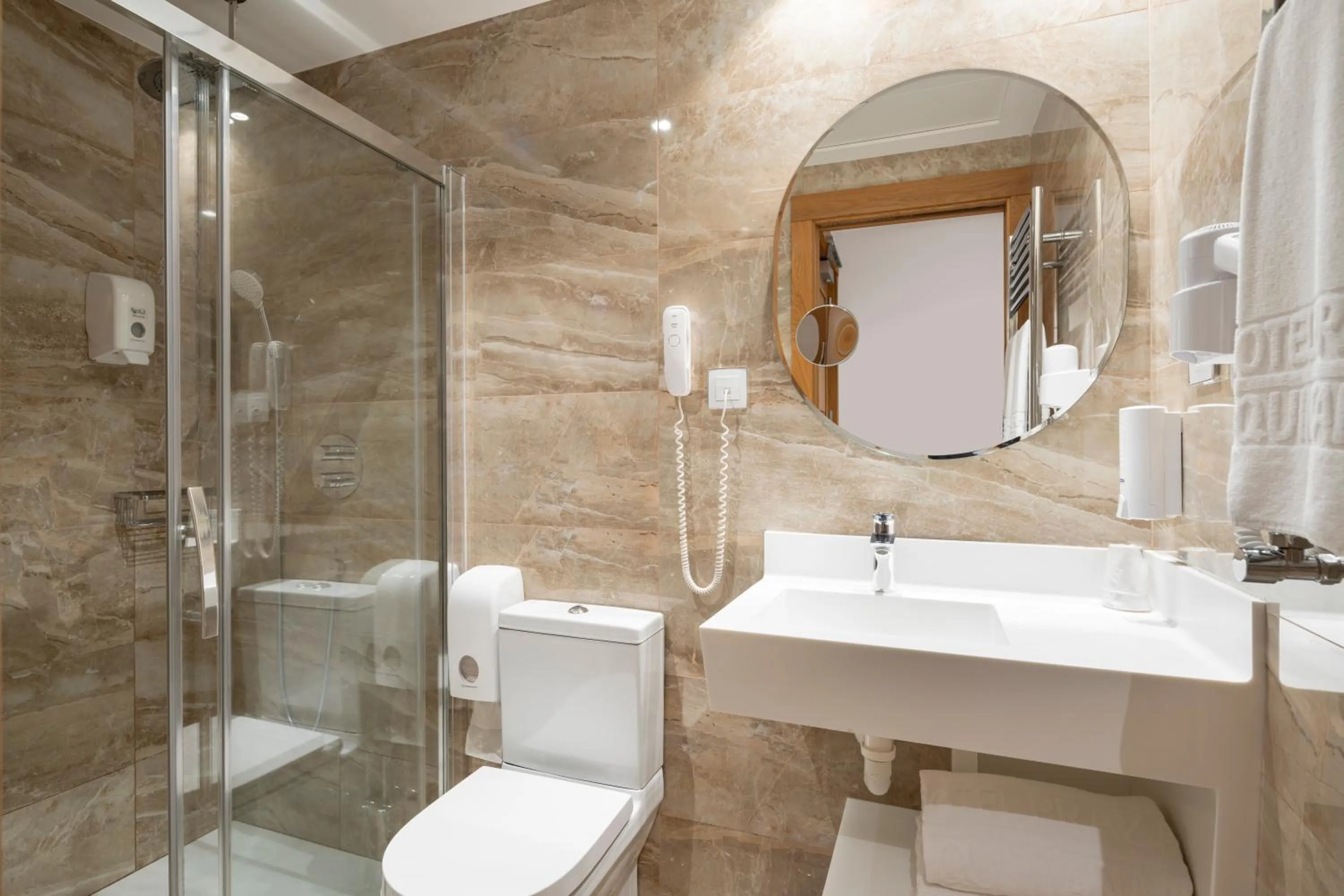 Bathroom in Hotel Praza Quintana