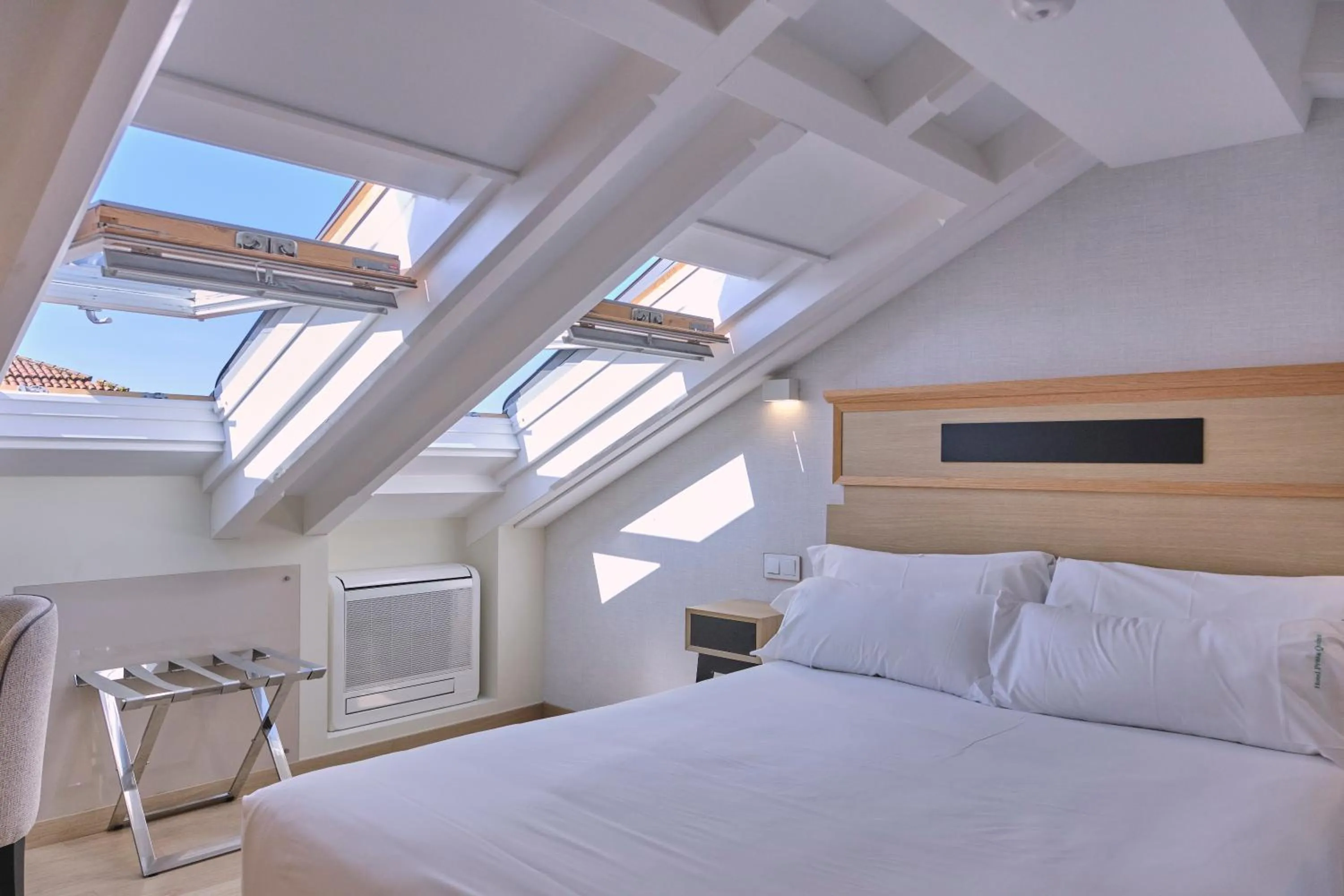 Bedroom, Bed in Hotel Praza Quintana