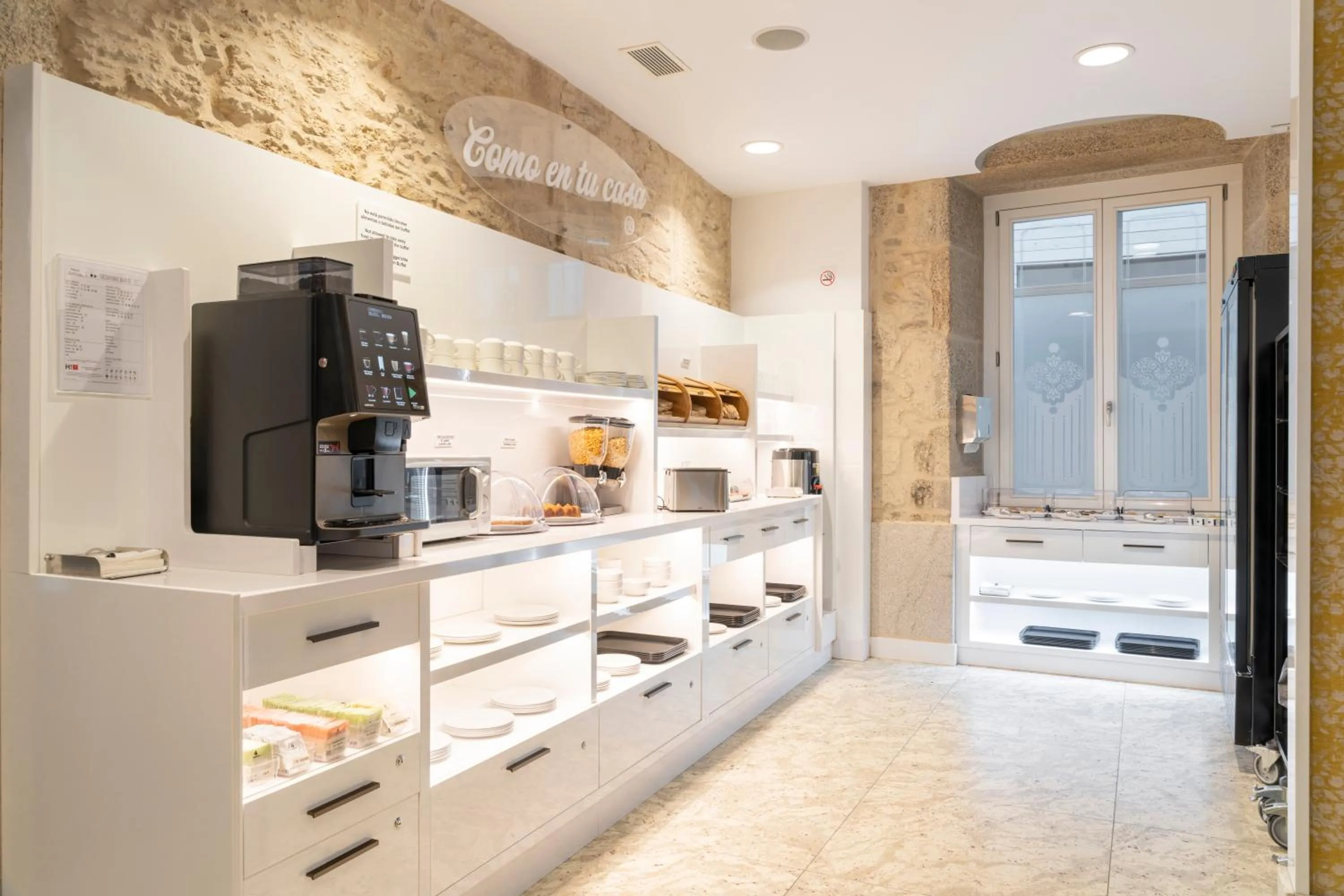 Buffet breakfast in Hotel Praza Quintana