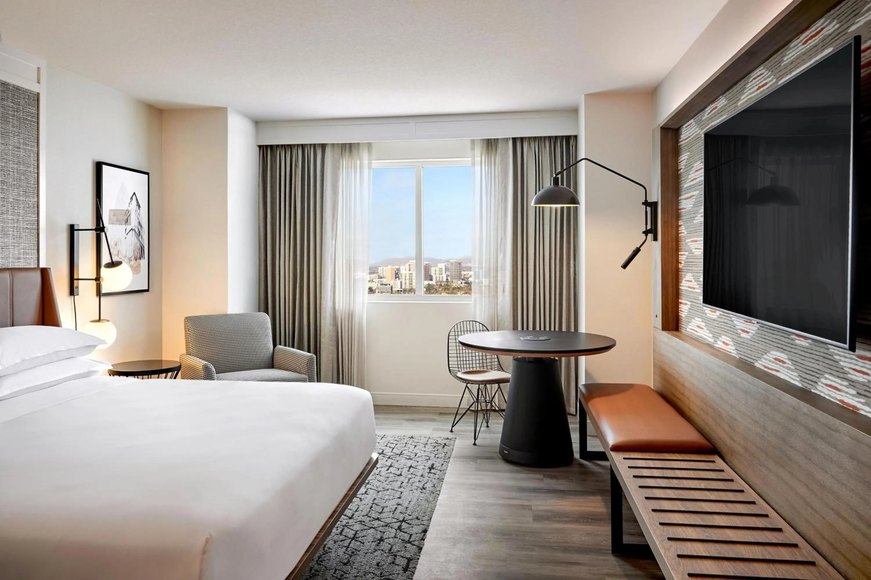 Photo of the whole room, Bed in Sheraton Phoenix Downtown