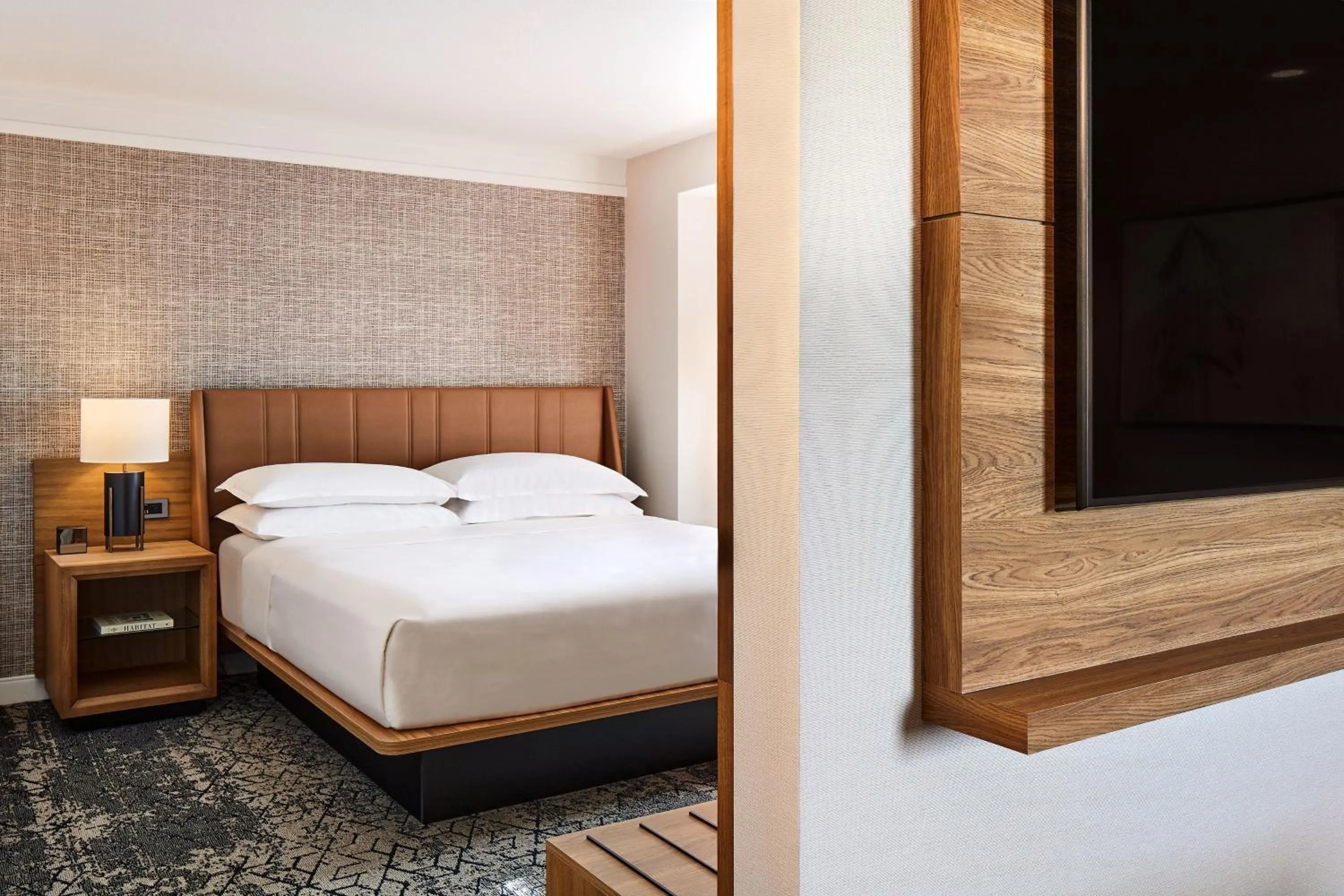 Photo of the whole room, Bed in Sheraton Phoenix Downtown