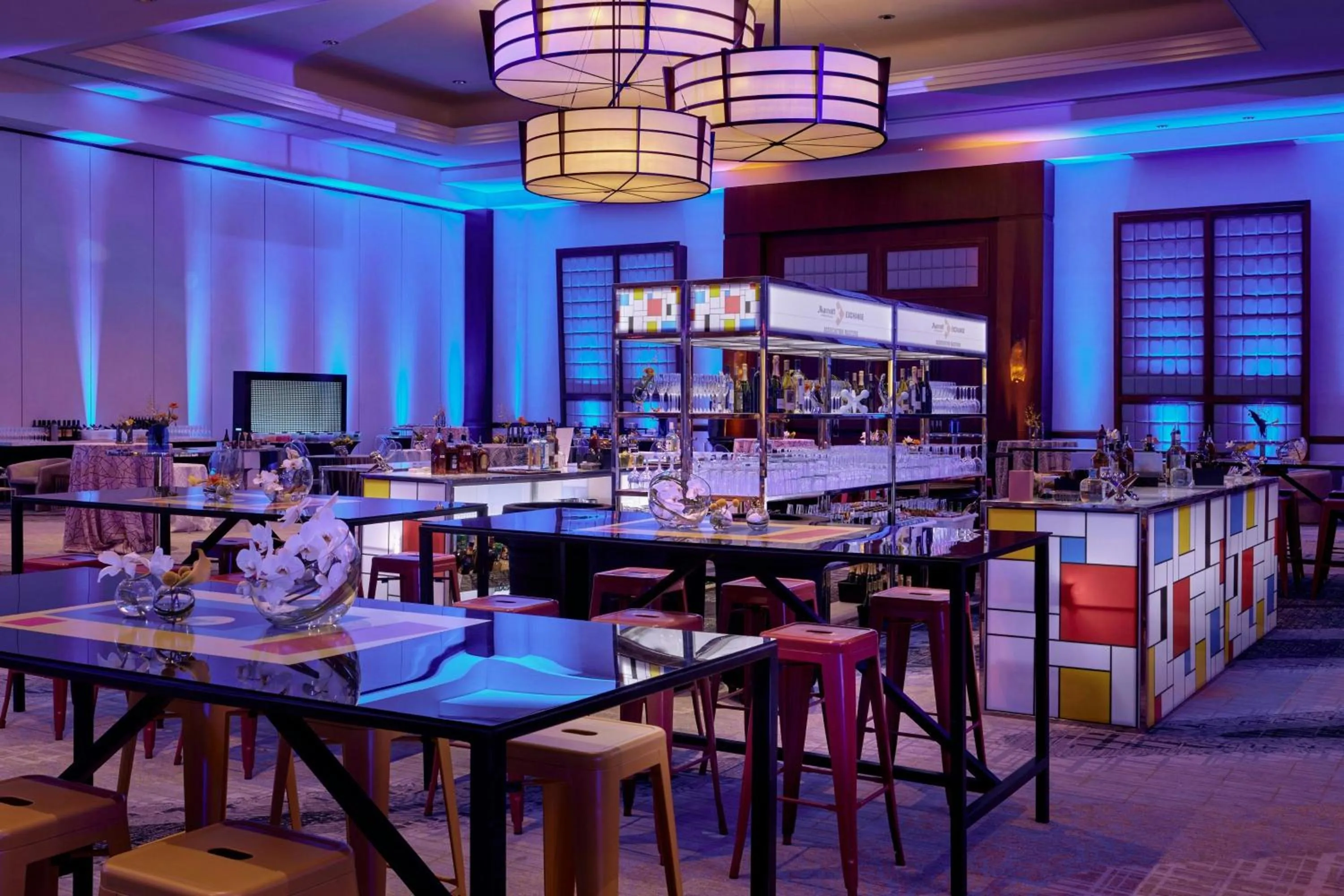 Lounge or bar in Sheraton Phoenix Downtown