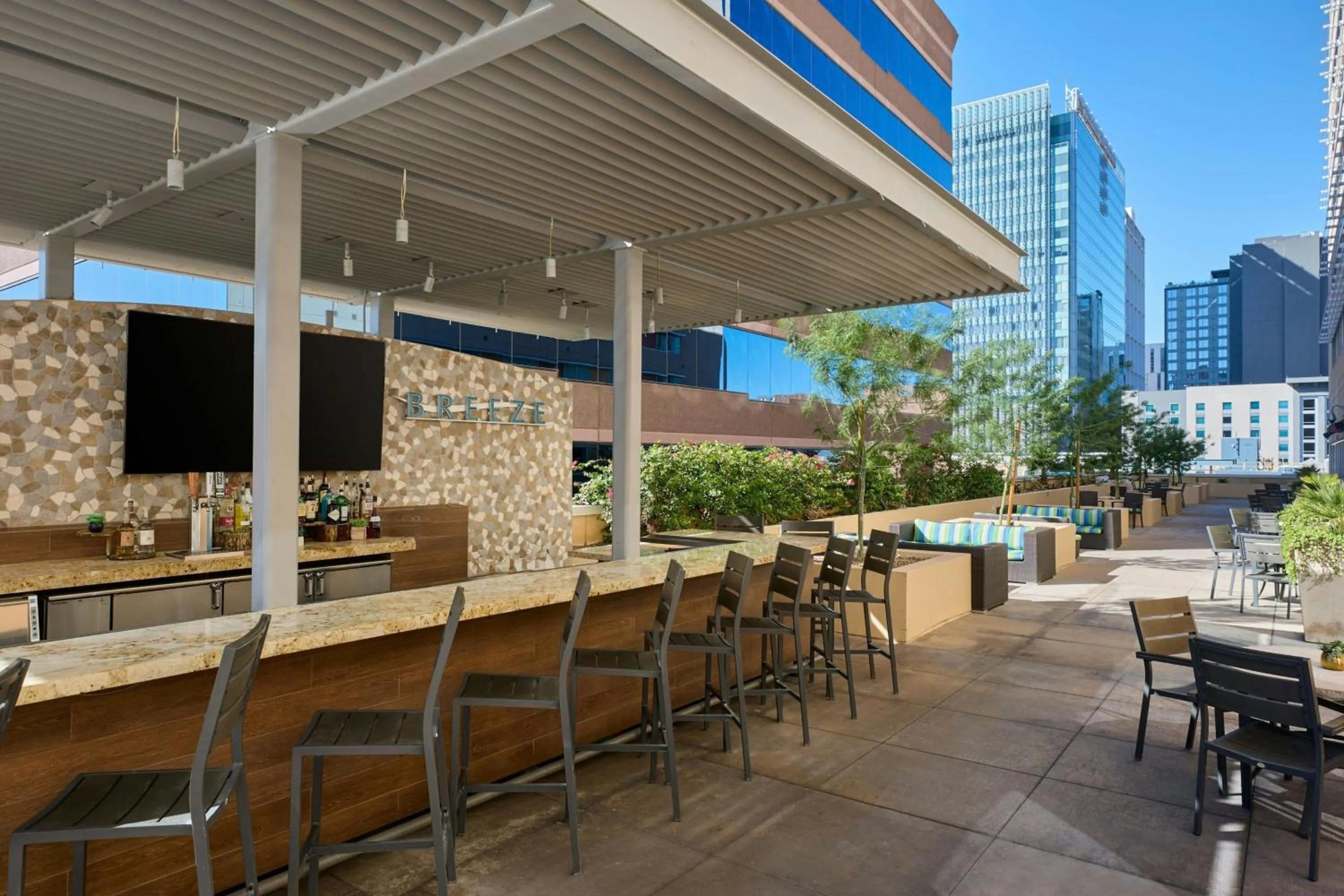 Swimming pool in Sheraton Phoenix Downtown