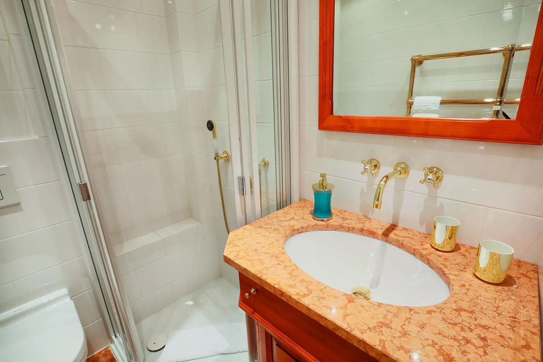 Bathroom in Ferienwohnung Feskerdam 28 OG