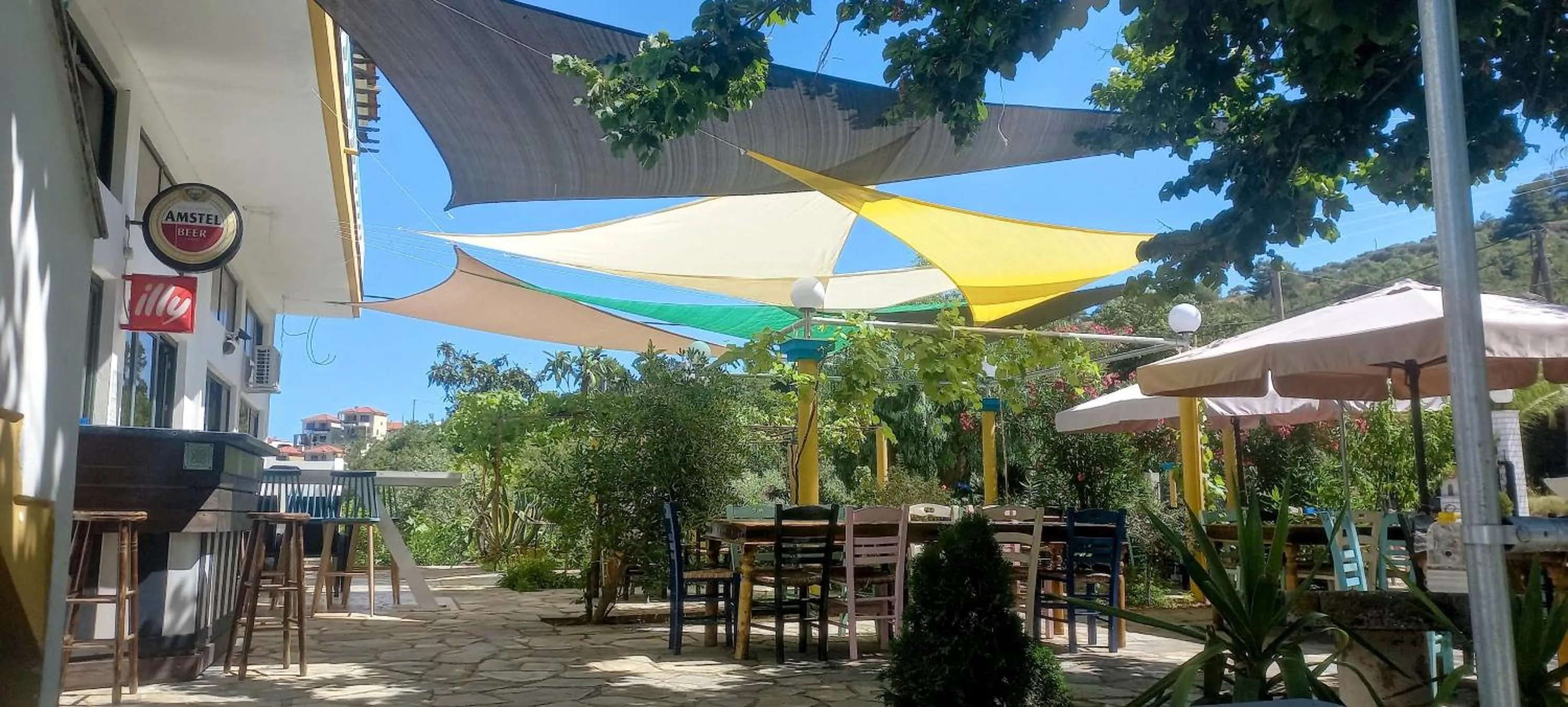 Restaurant/places to eat in Blue Bay Beach Hotel