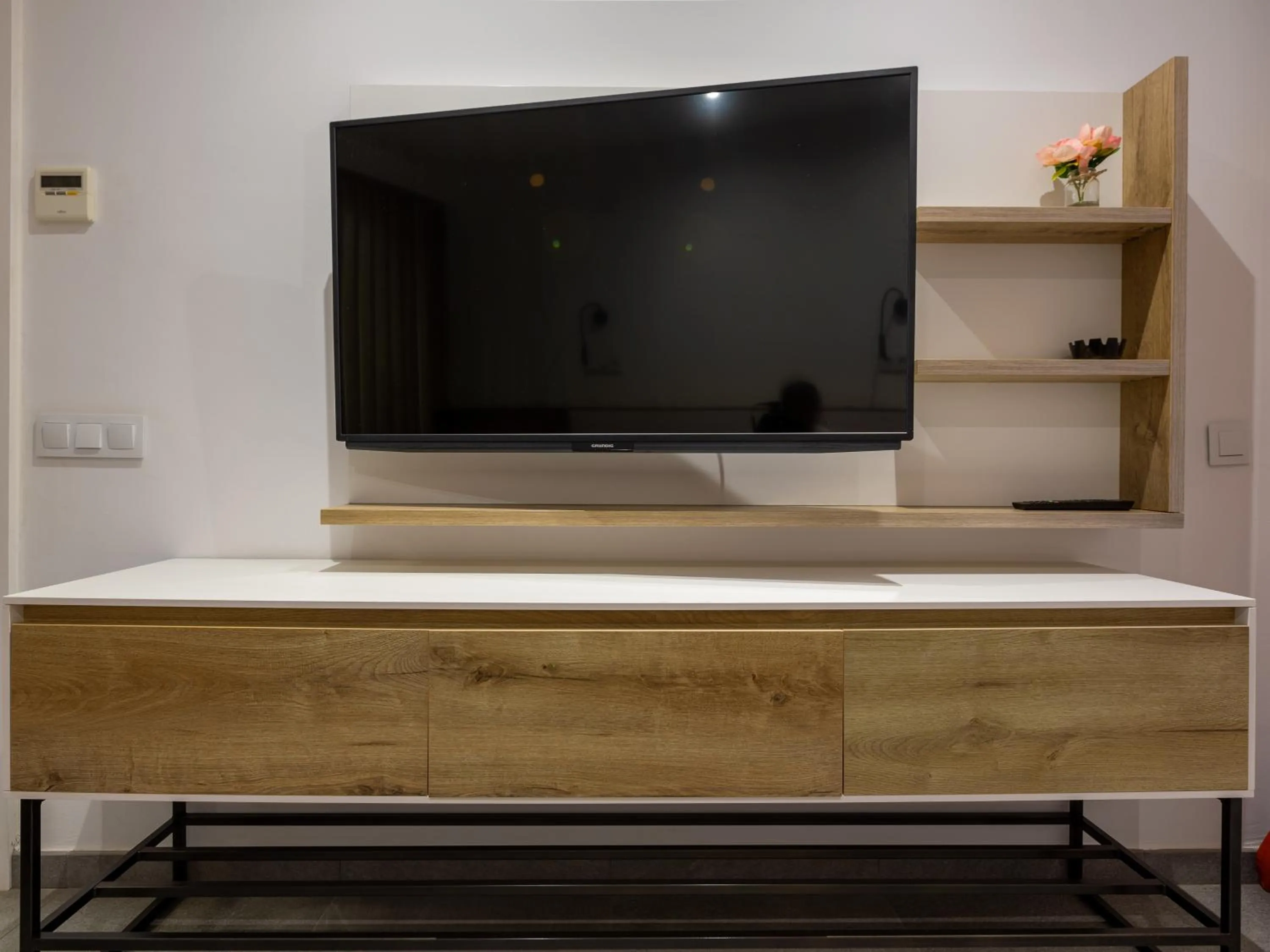 TV and multimedia in Apartamentos Sunway Apollo