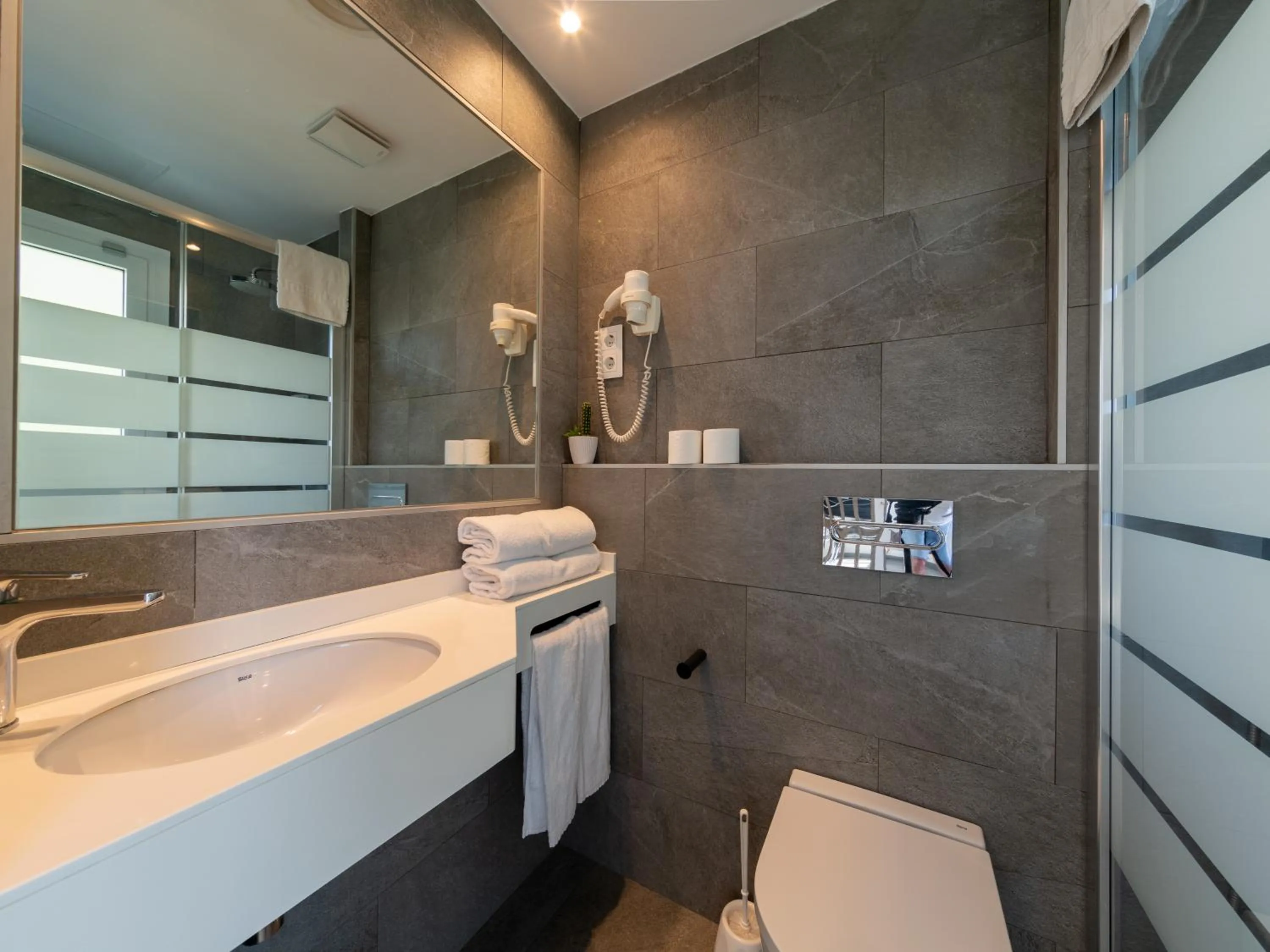 Bathroom in Apartamentos Sunway Apollo