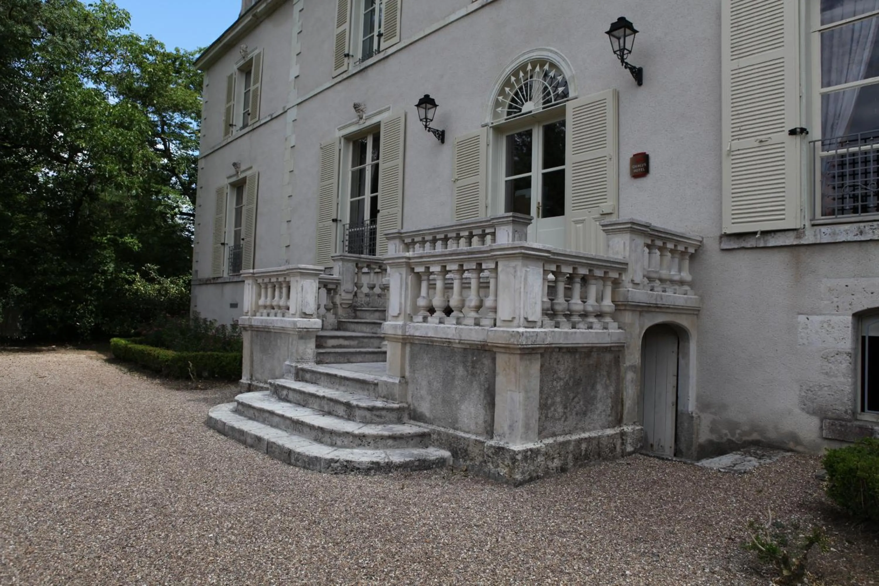 Facade/entrance in Chateau de la Rozelle
