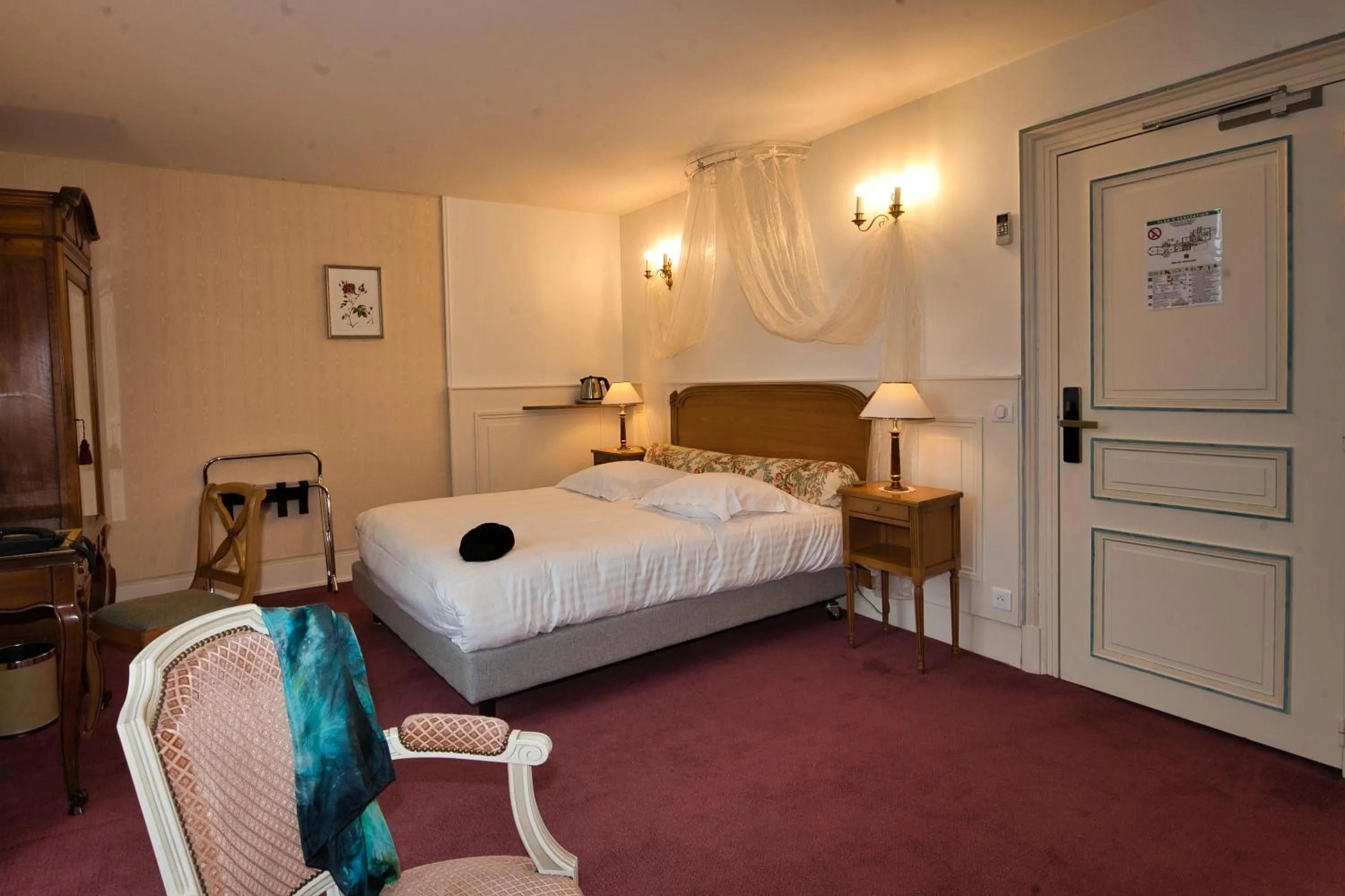 Bedroom, Bed in Chateau de la Rozelle