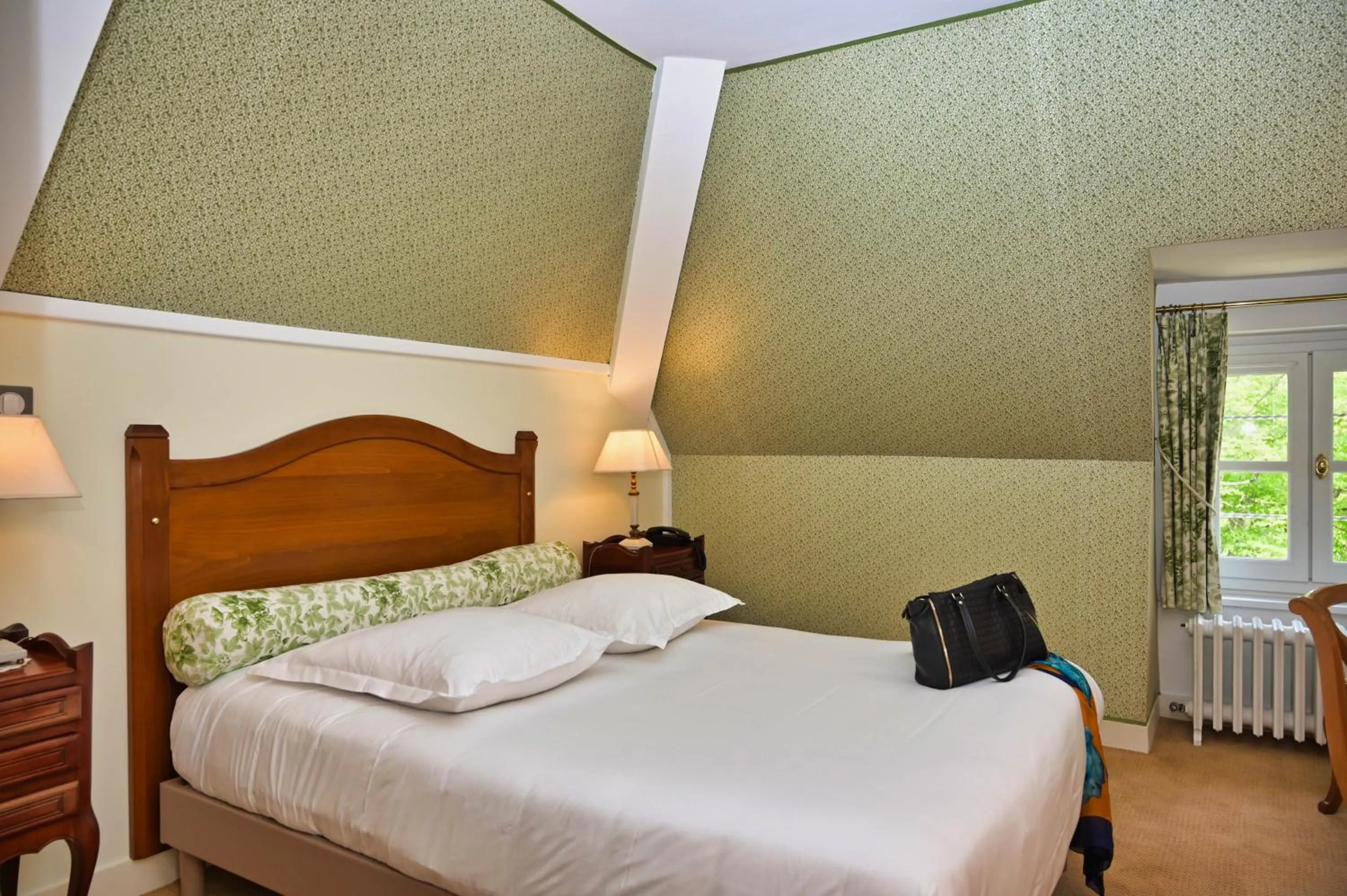 Photo of the whole room, Bed in Chateau de la Rozelle