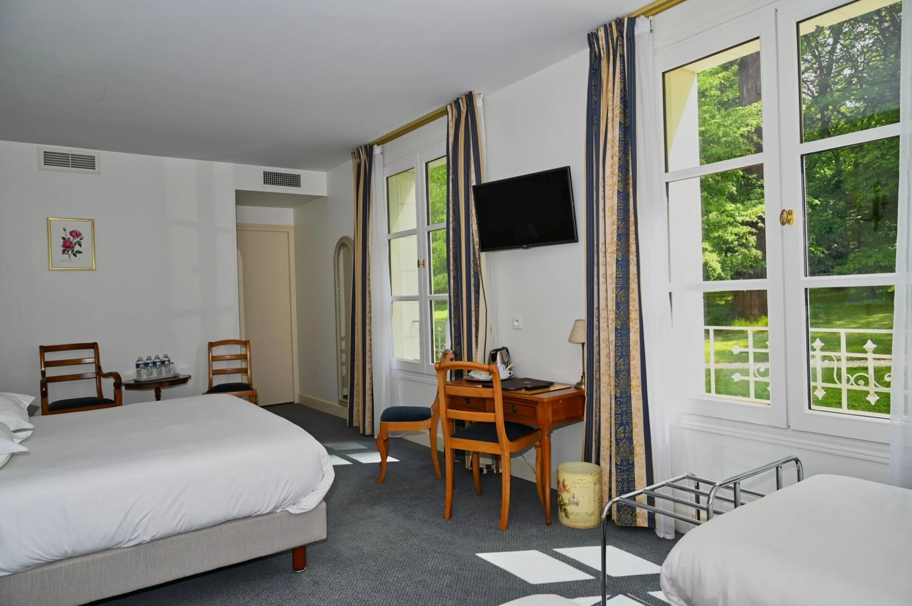 Photo of the whole room, Bed in Chateau de la Rozelle