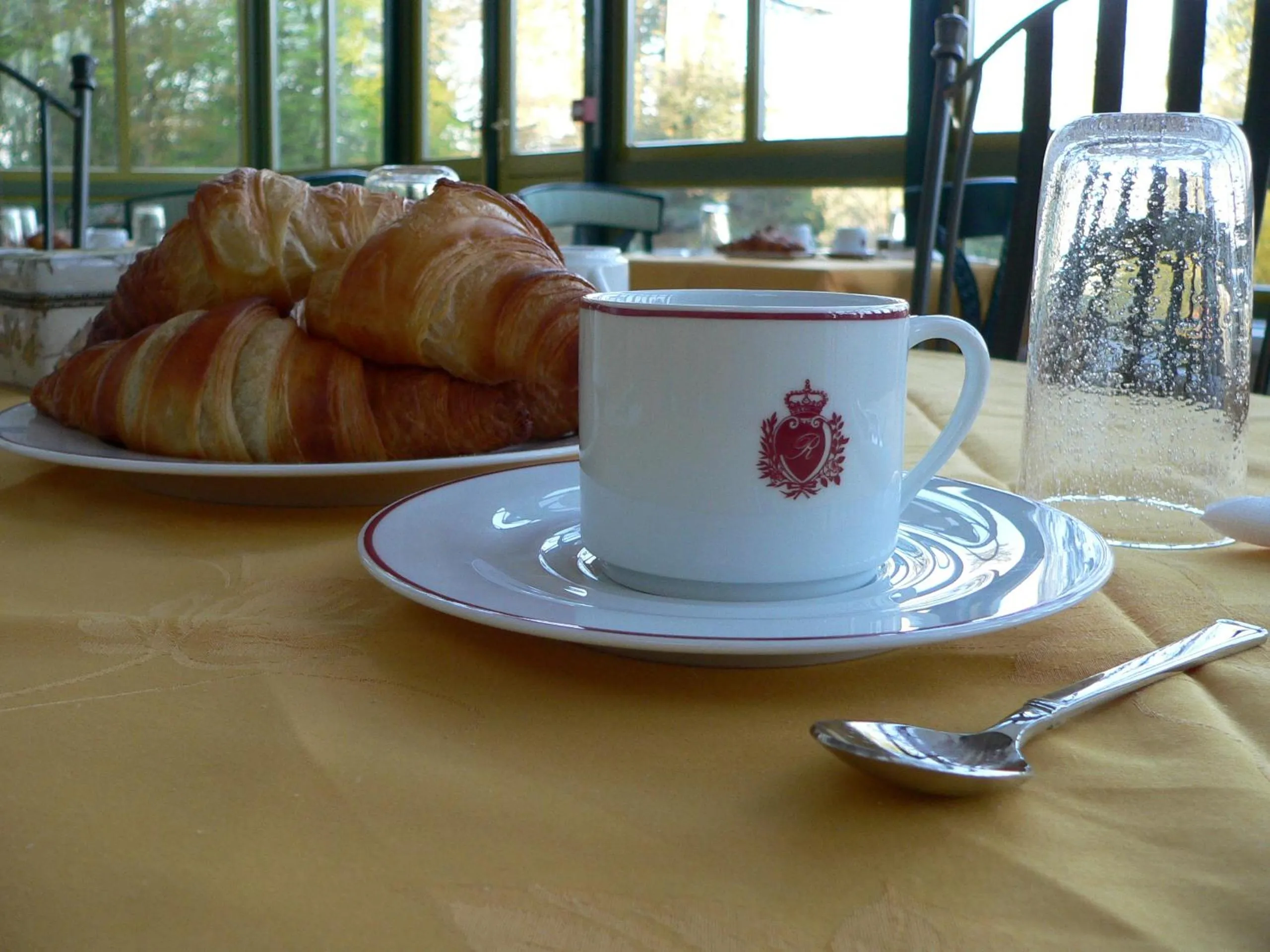 Breakfast in Chateau de la Rozelle