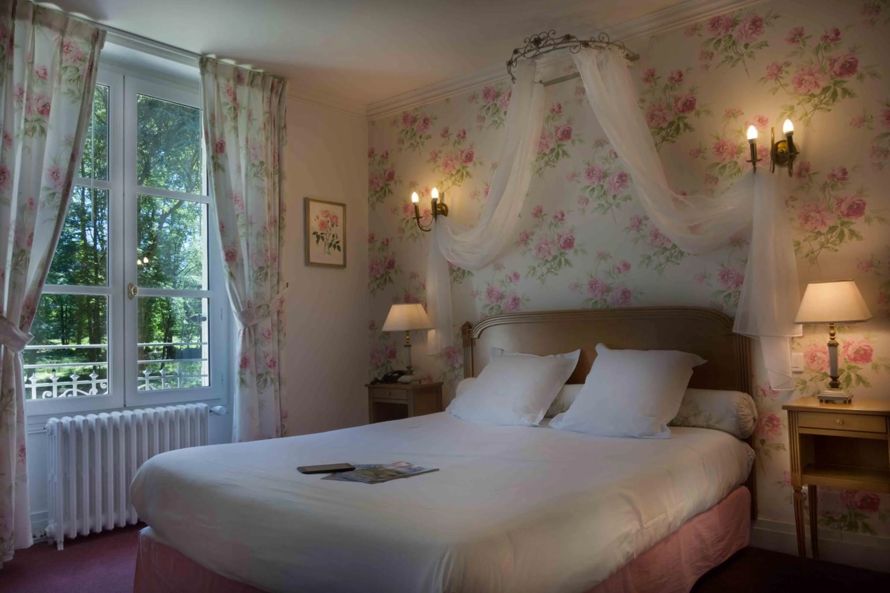 Photo of the whole room, Bed in Chateau de la Rozelle