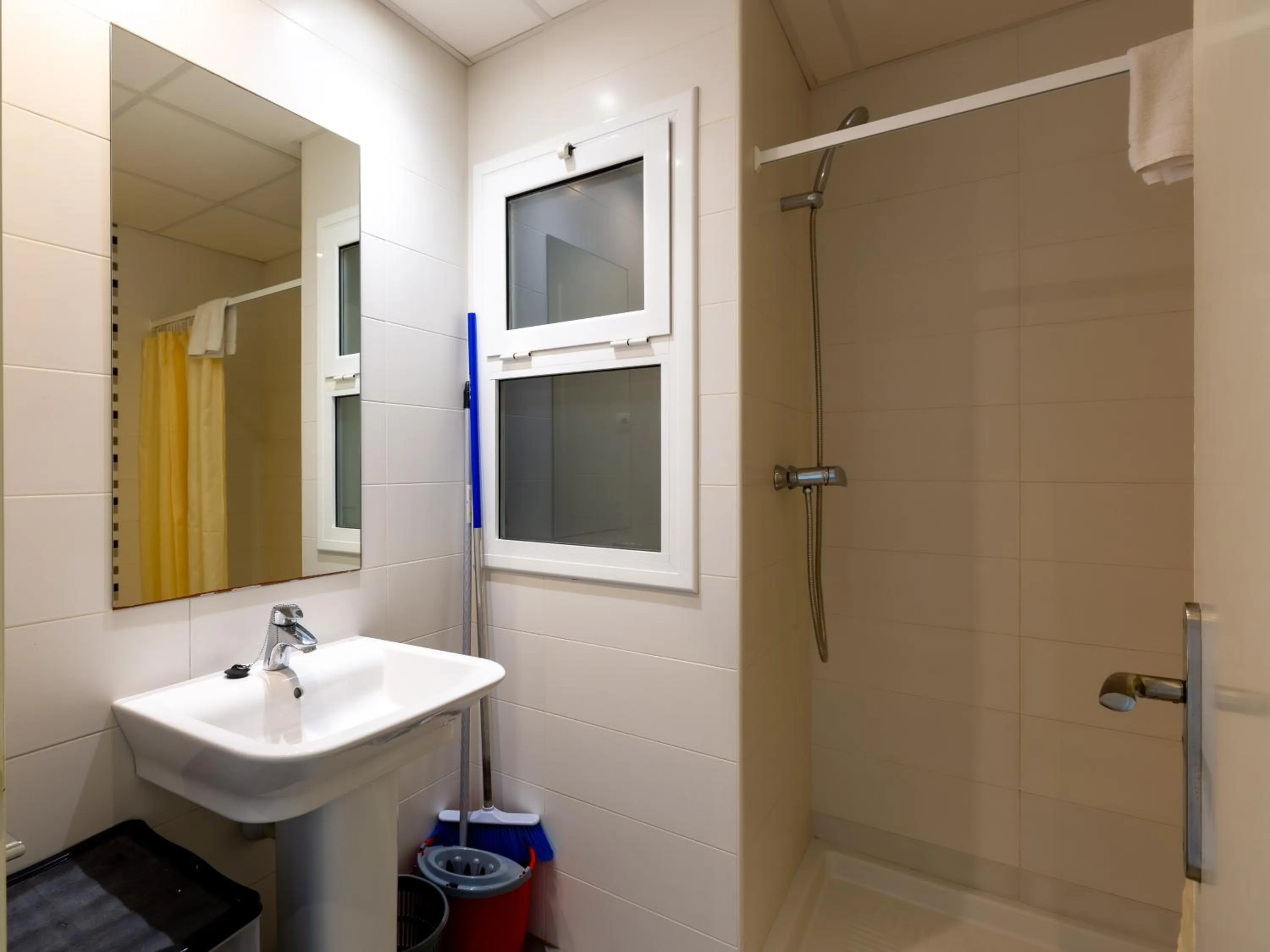 Shower in Apartamentos Sunway San Jorge