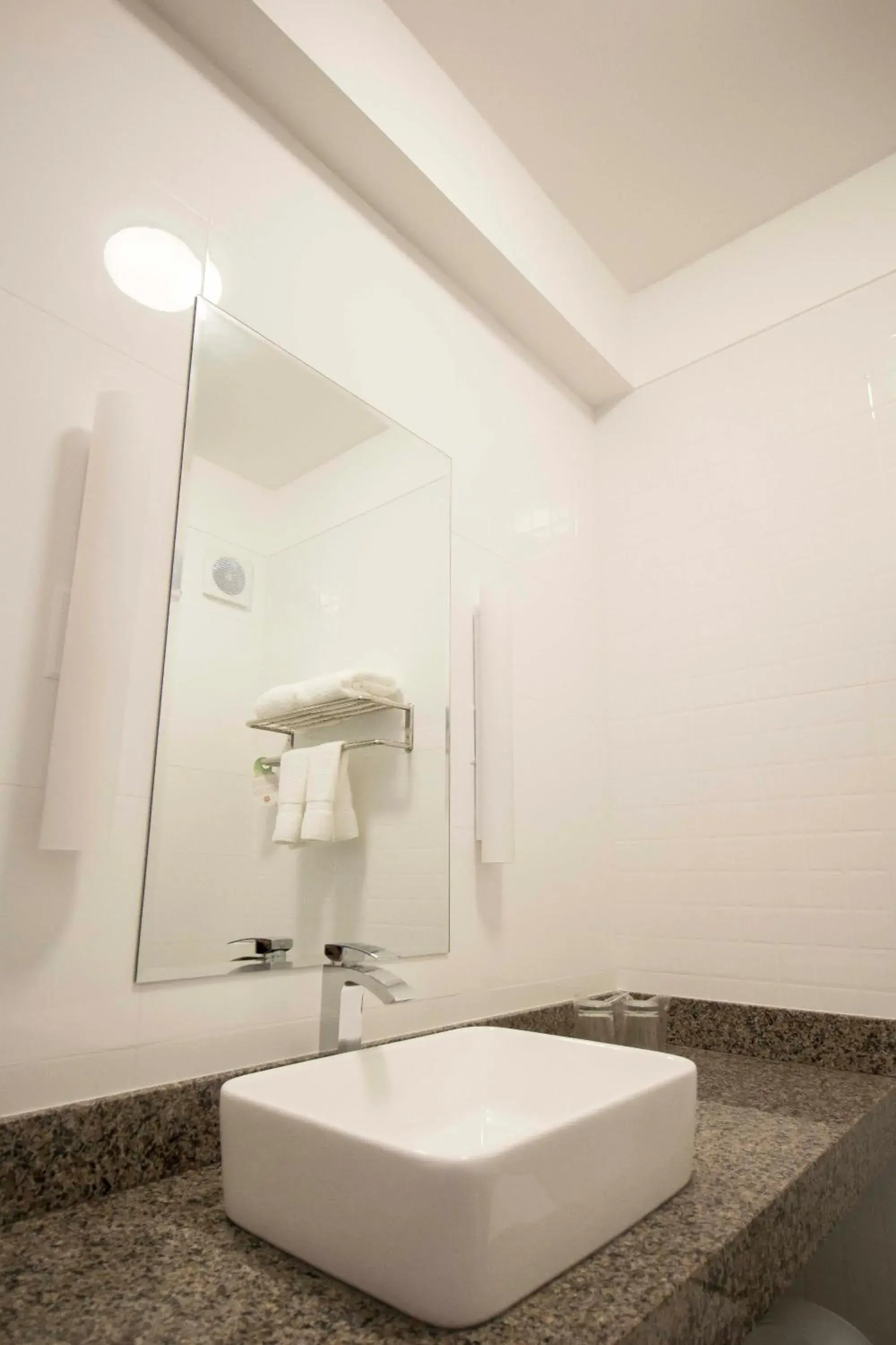 Twin Room in Tierra Viva Miraflores Mendiburu Twin Room in Tierra Viva Miraflores Mendiburu