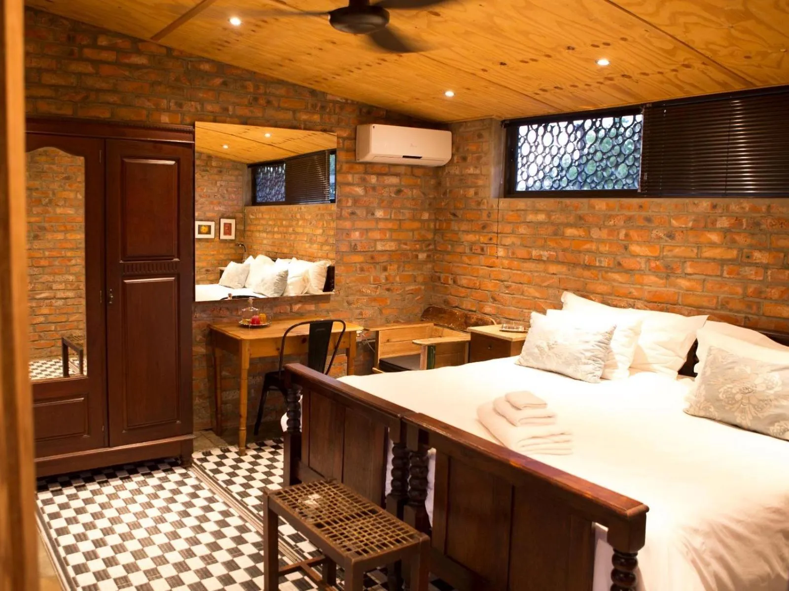 Bed in Liedjiesbos Urban Olive Farm