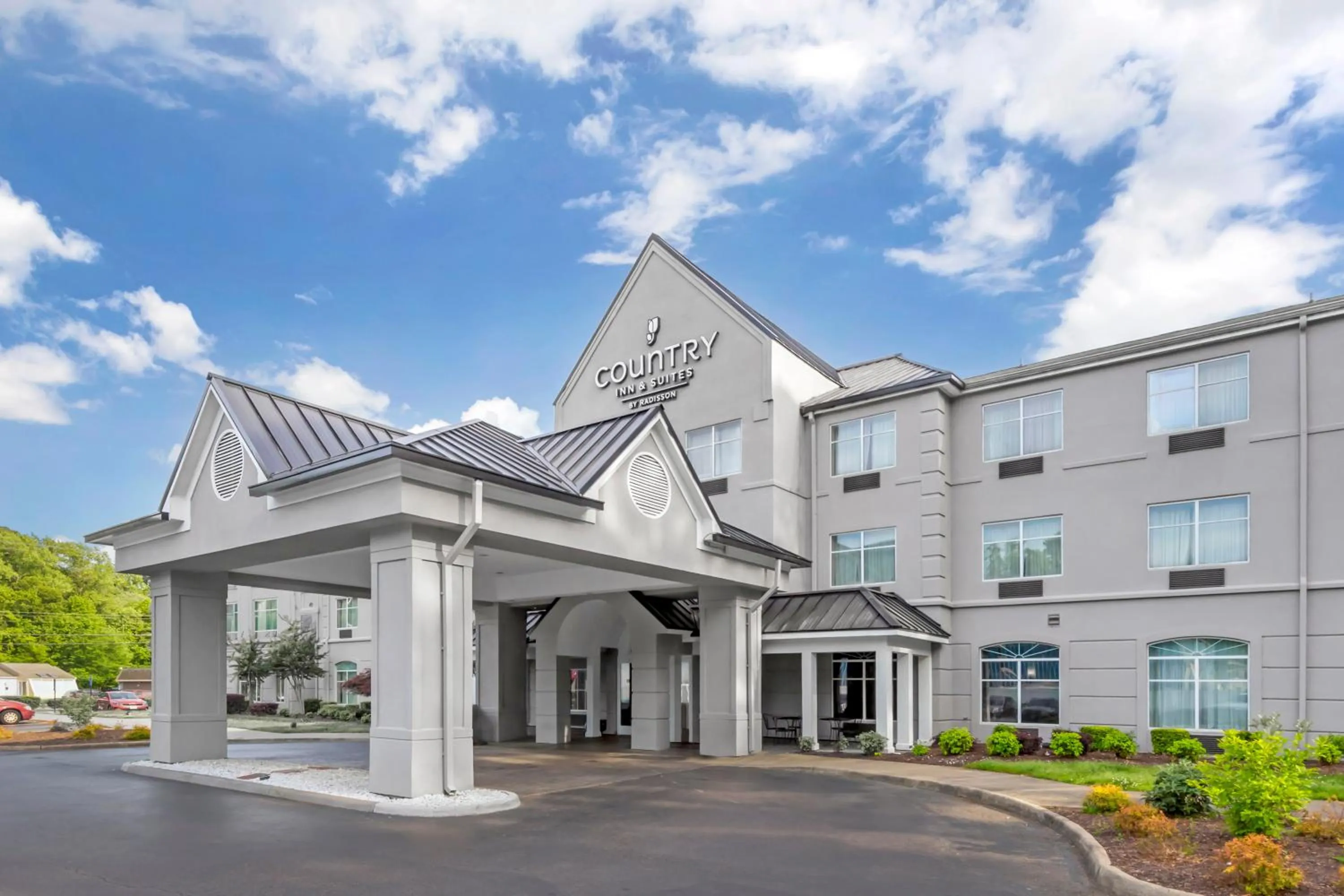 Property building in Country Inn & Suites by Radisson, Newport News South, VA