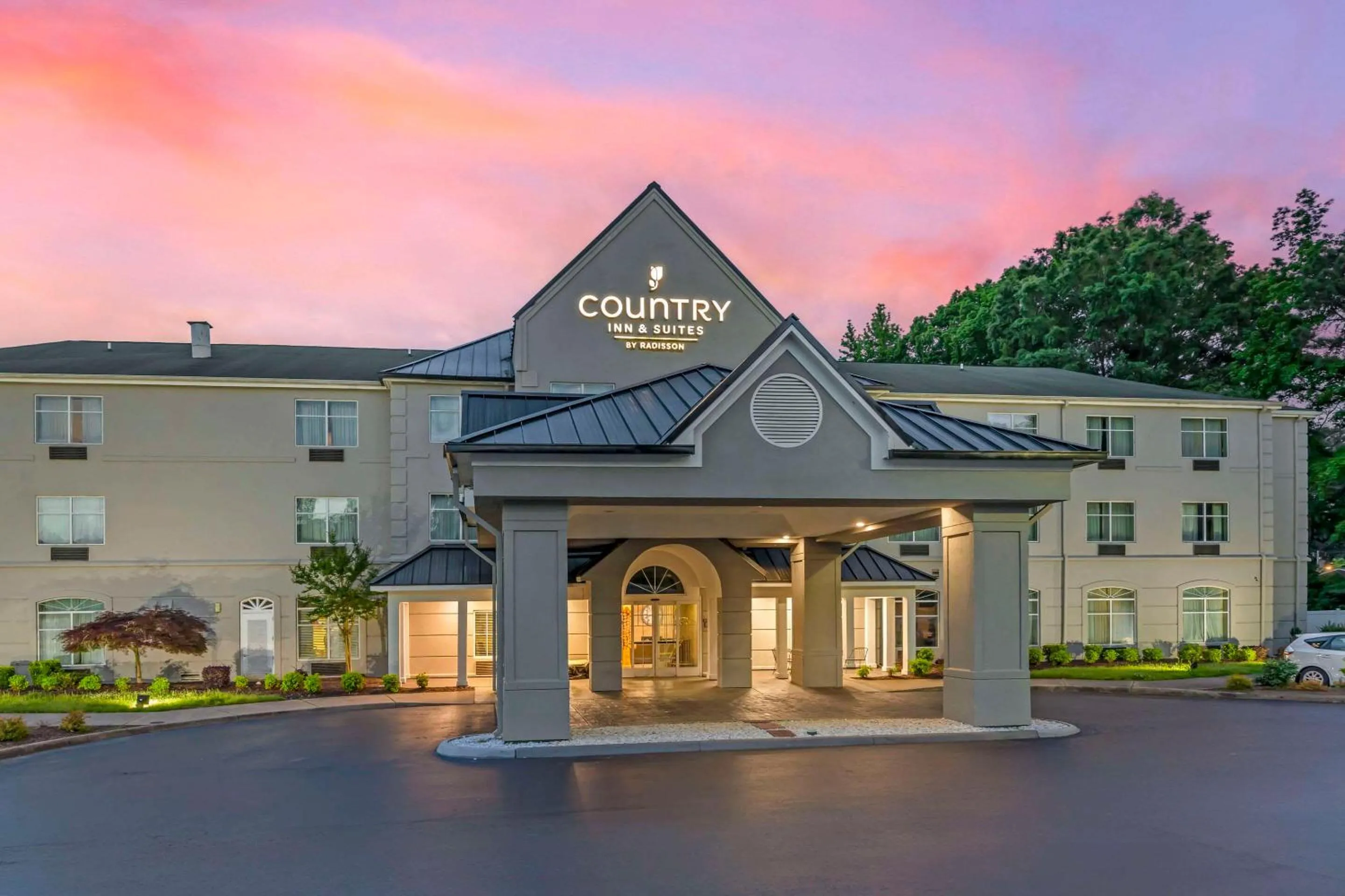 Property building in Country Inn & Suites by Radisson, Newport News South, VA