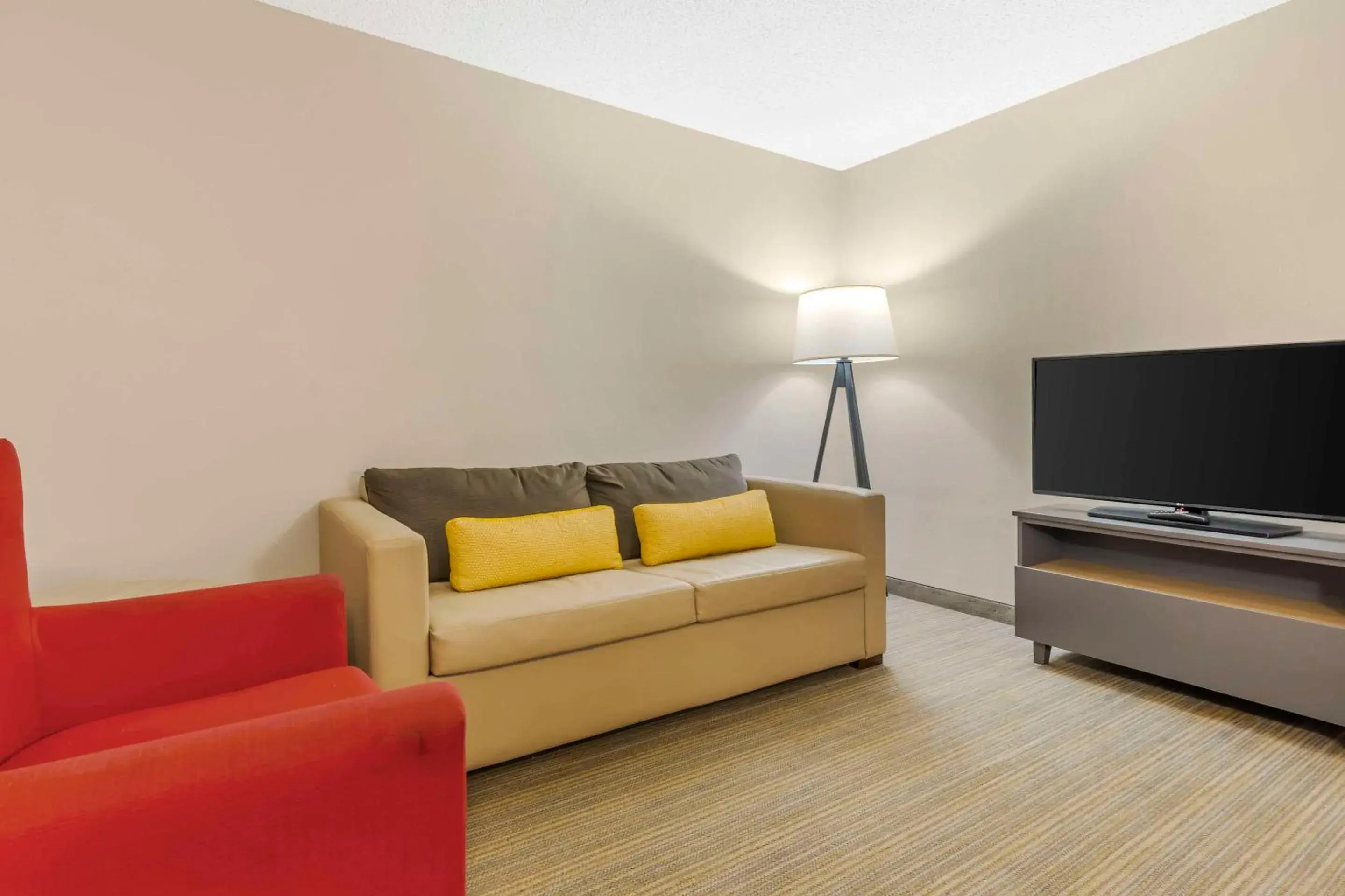 Bedroom in Country Inn & Suites by Radisson, Newport News South, VA Bedroom in Country Inn & Suites by Radisson, Newport News South, VA