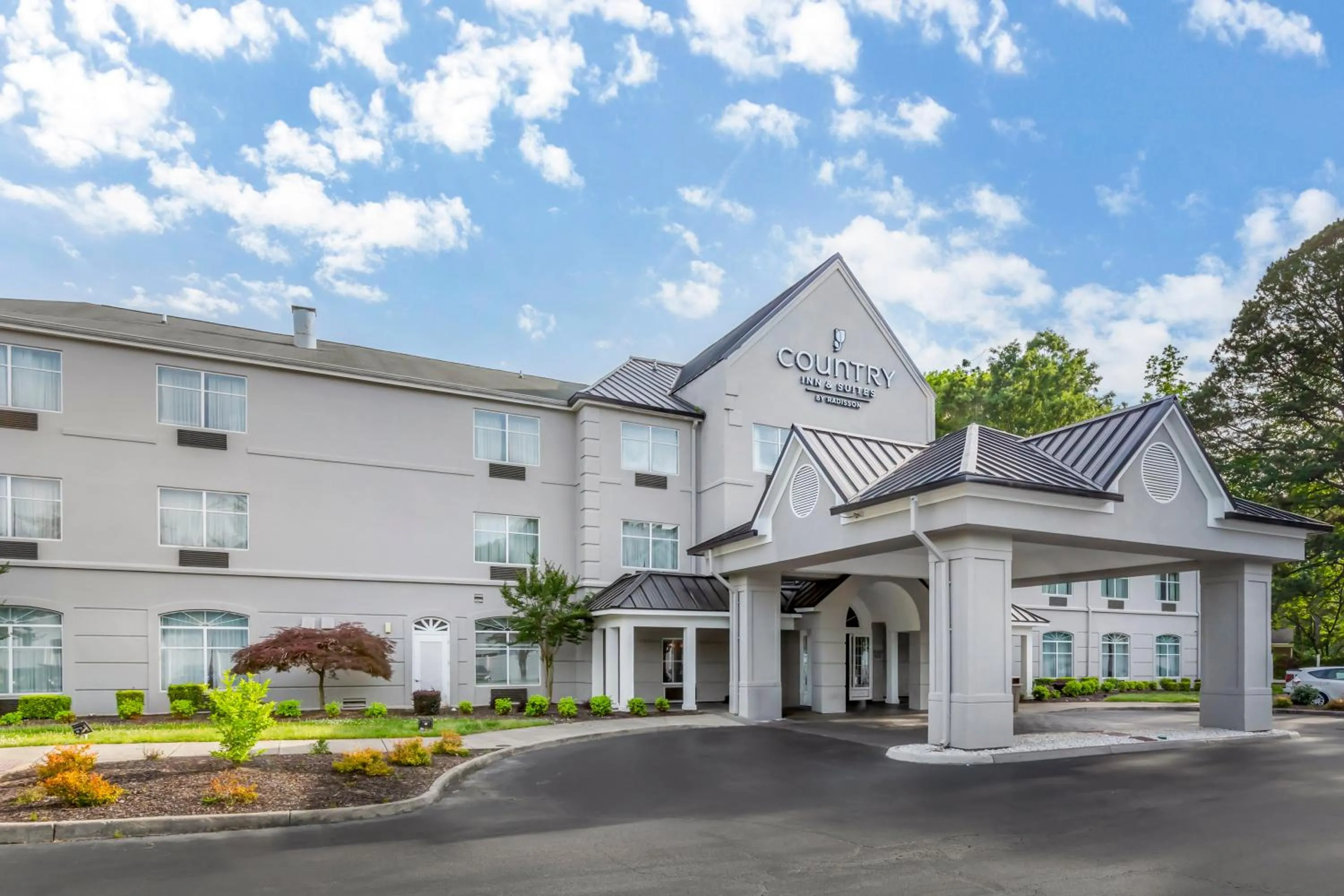 Property building in Country Inn & Suites by Radisson, Newport News South, VA