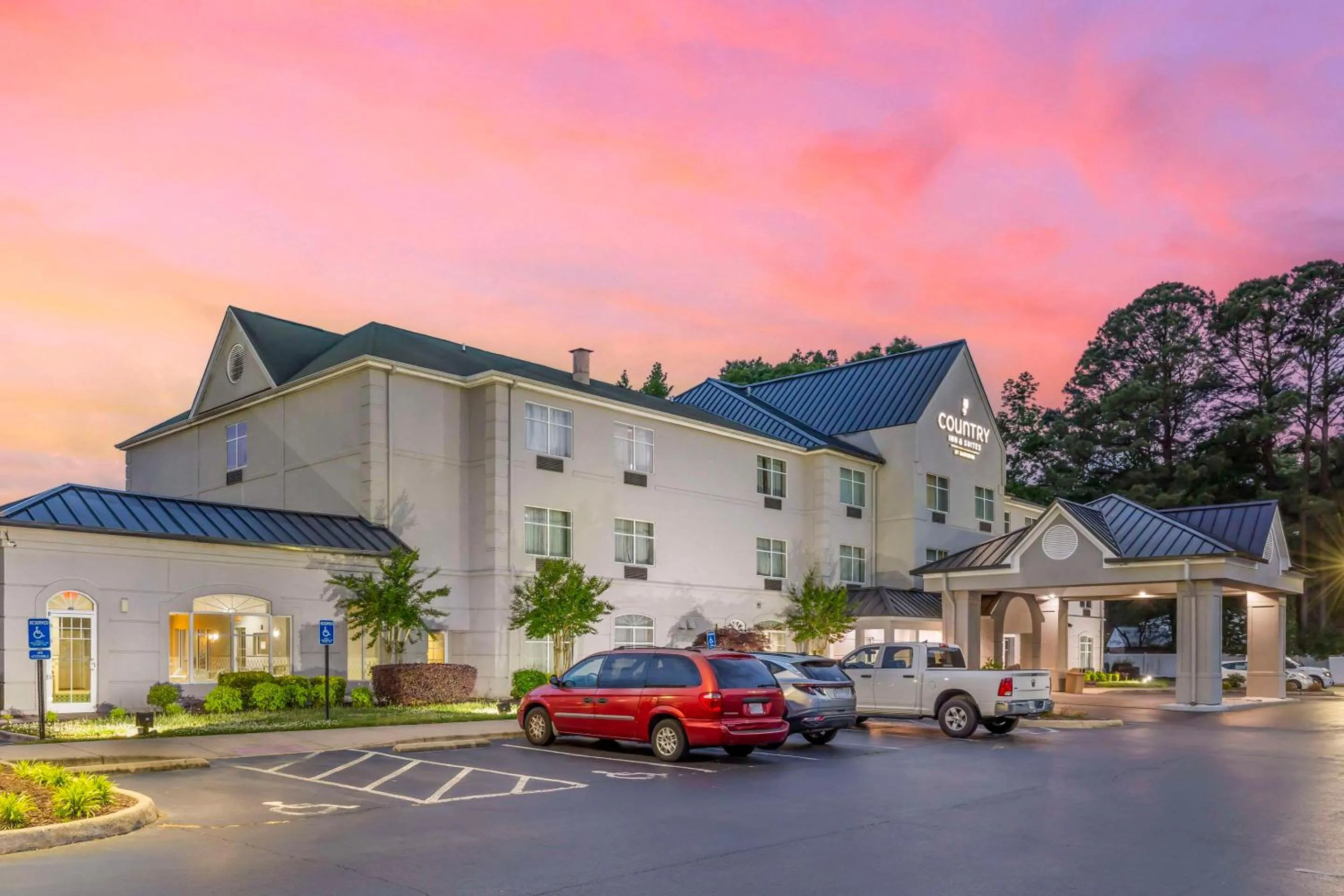 Property building in Country Inn & Suites by Radisson, Newport News South, VA