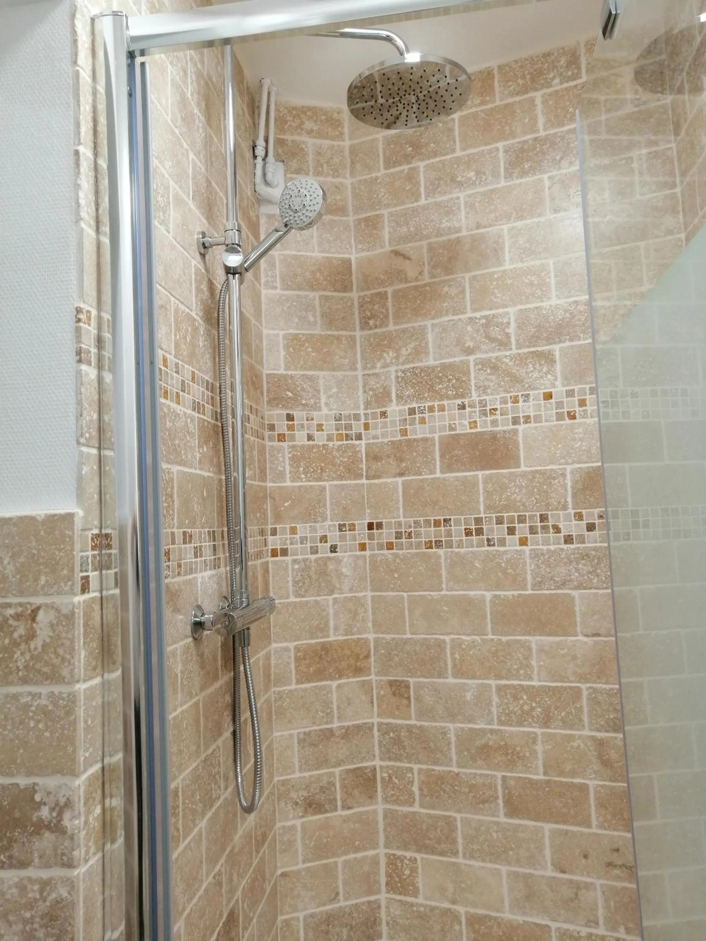 Shower in La Petite Charnasserie