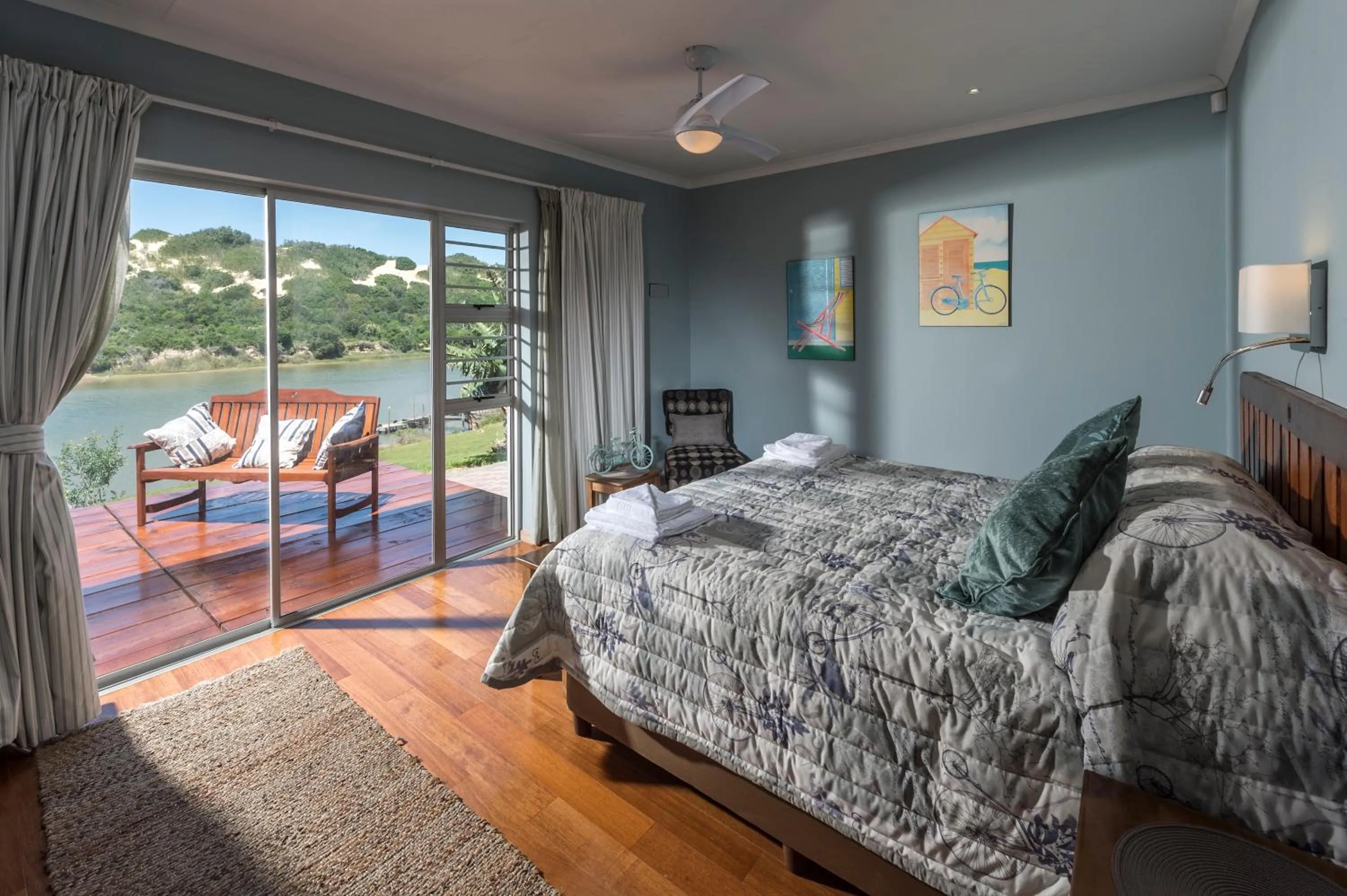 Bed in Dungbeetle River Lodge