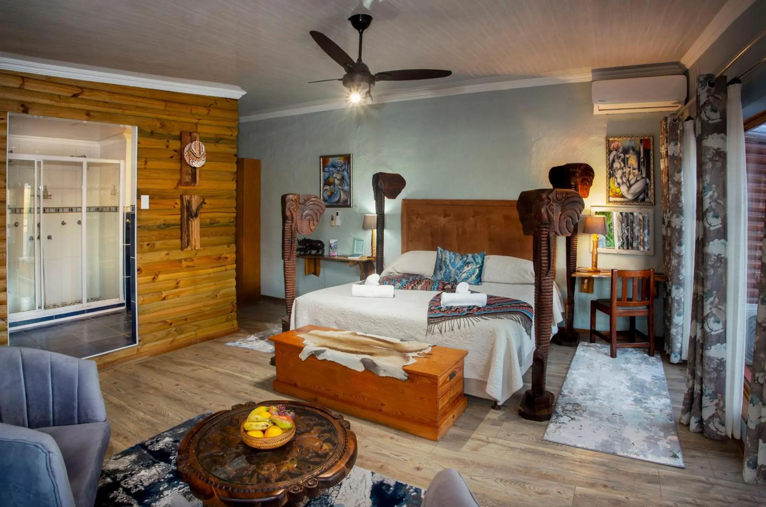 Superior Suite with Balcony and River View - single occupancy - King in Dungbeetle River Lodge Superior Suite with Balcony and River View - single occupancy - King in Dungbeetle River Lodge