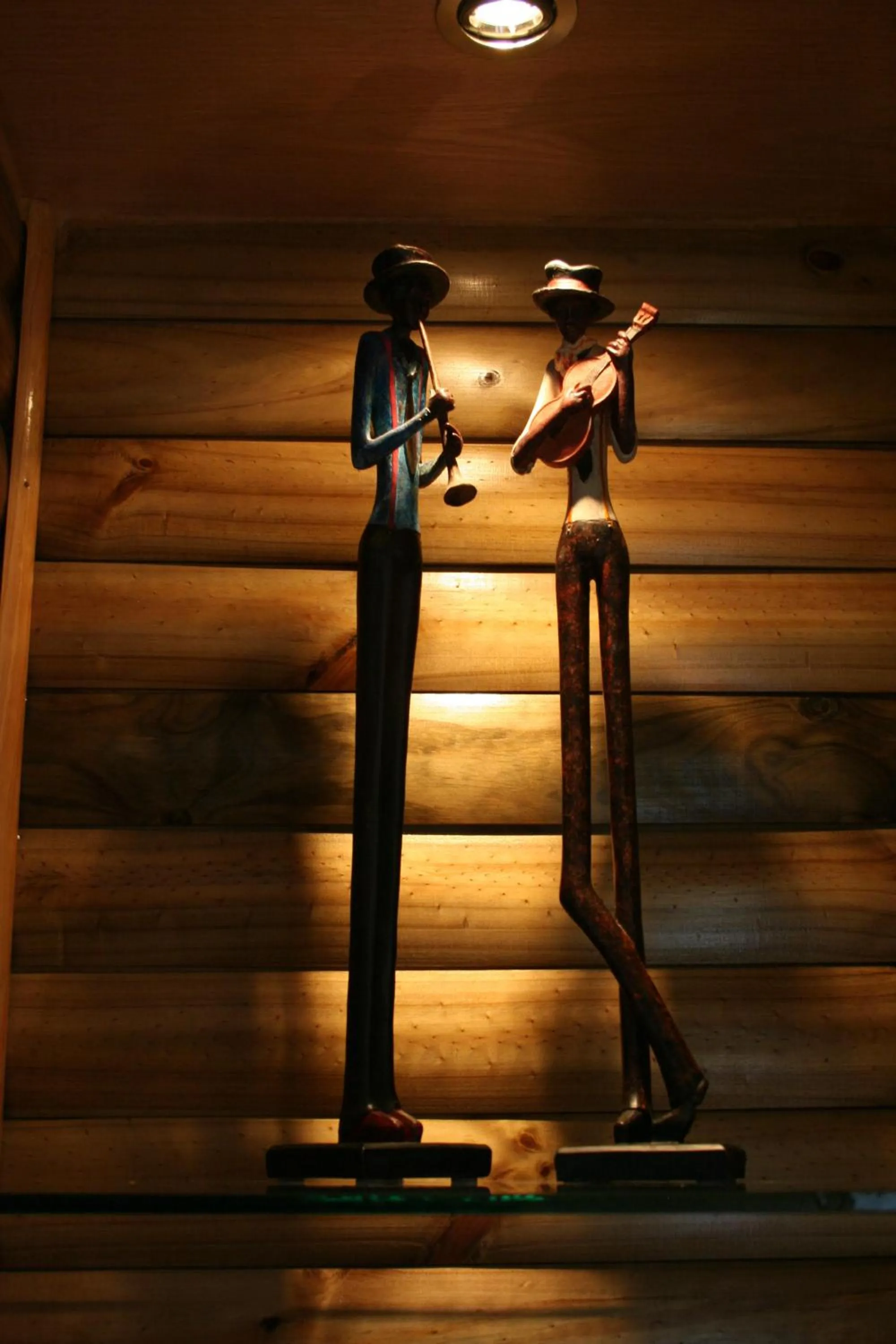 Decorative detail in Dungbeetle River Lodge