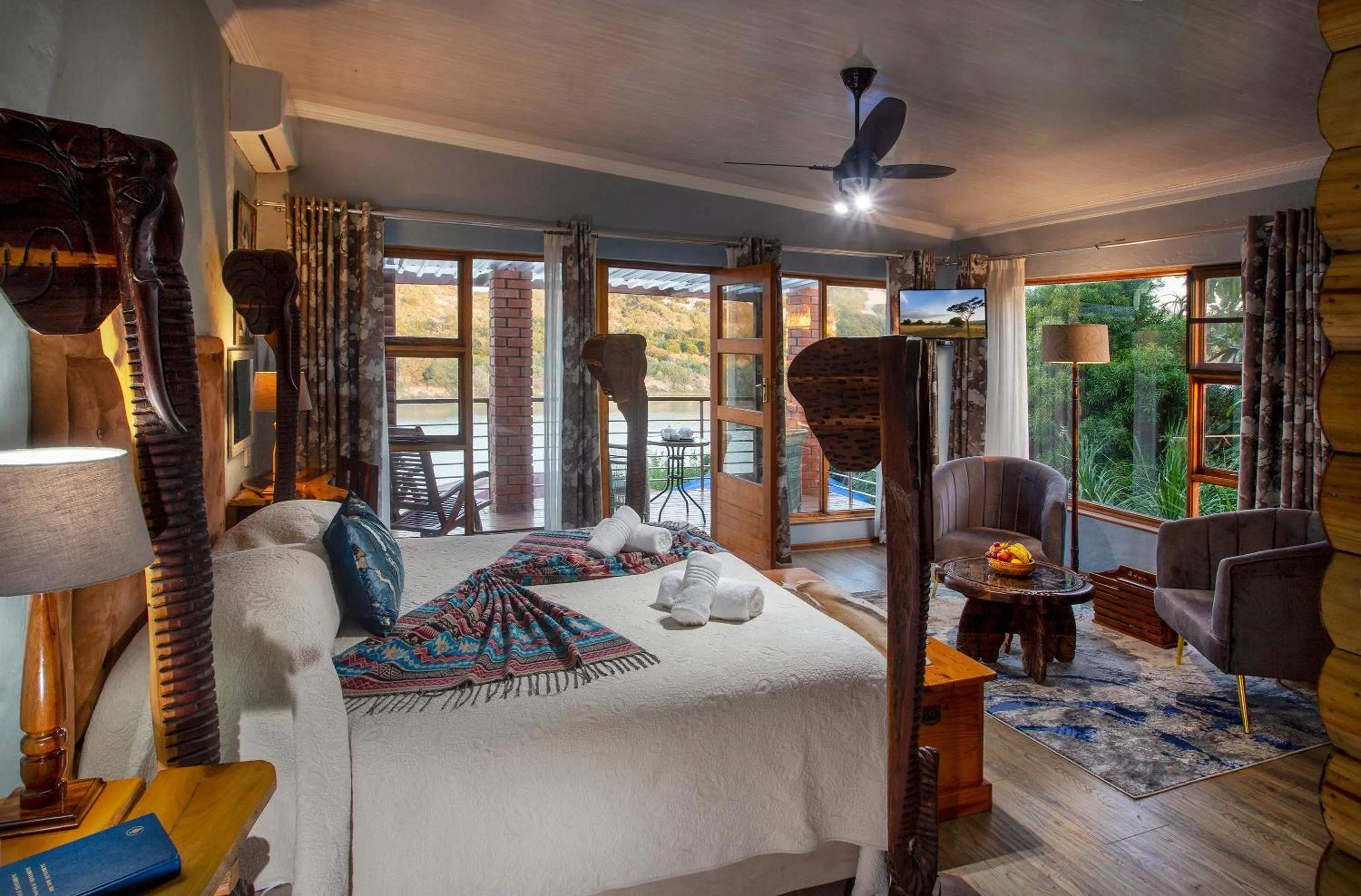 Bed in Dungbeetle River Lodge