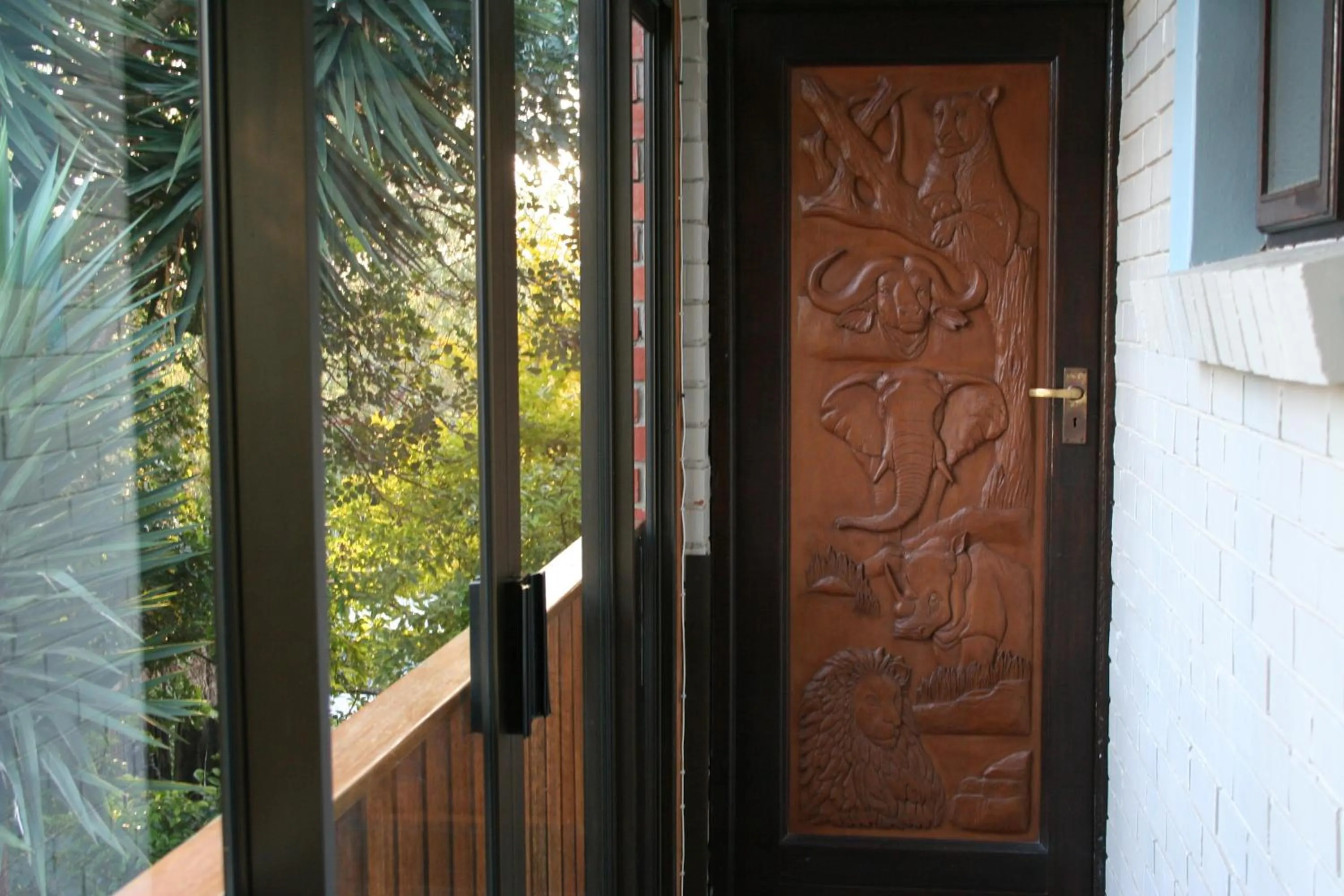 Decorative detail in Dungbeetle River Lodge