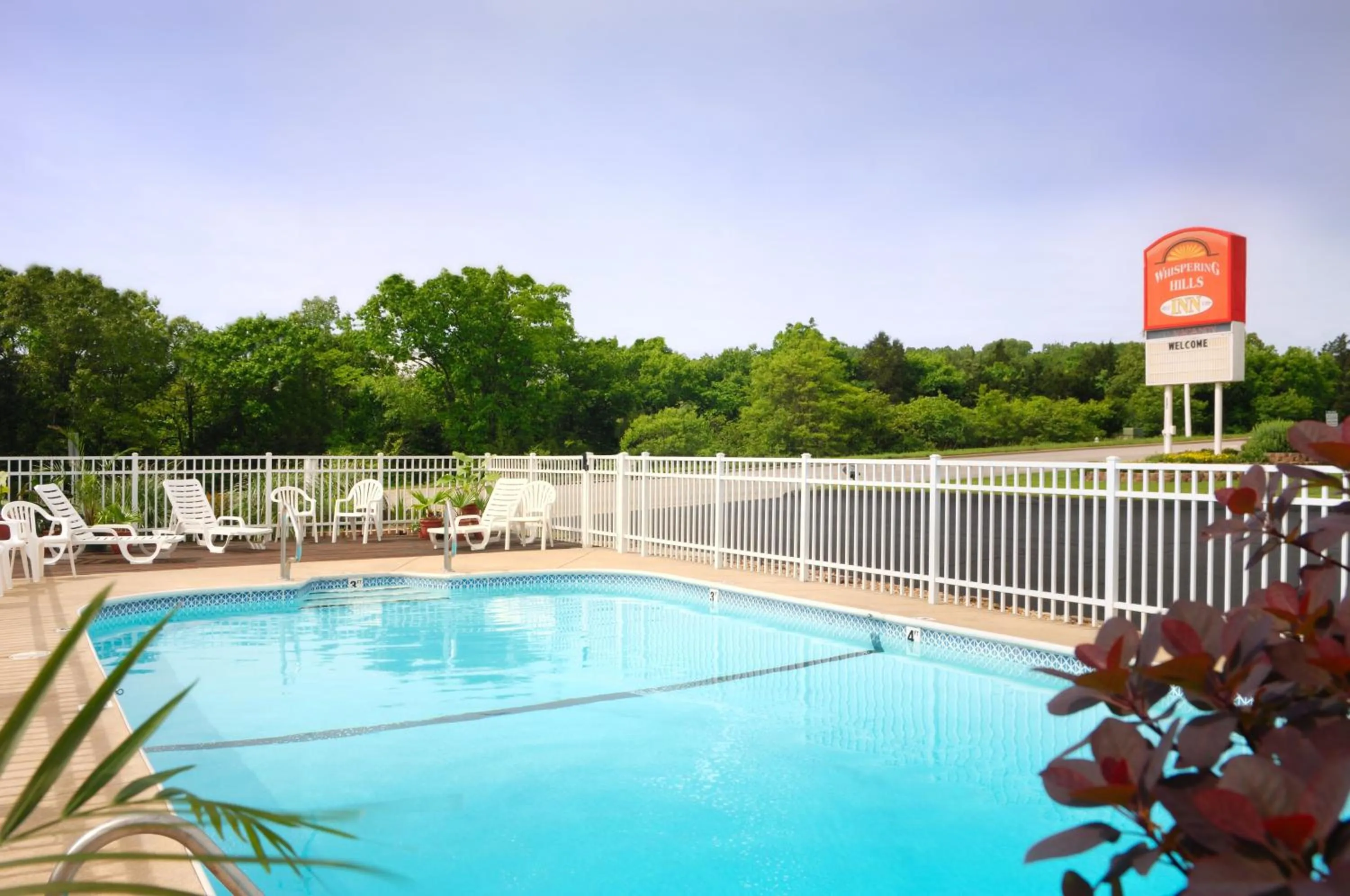 Swimming pool in Whispering Hills Inn
