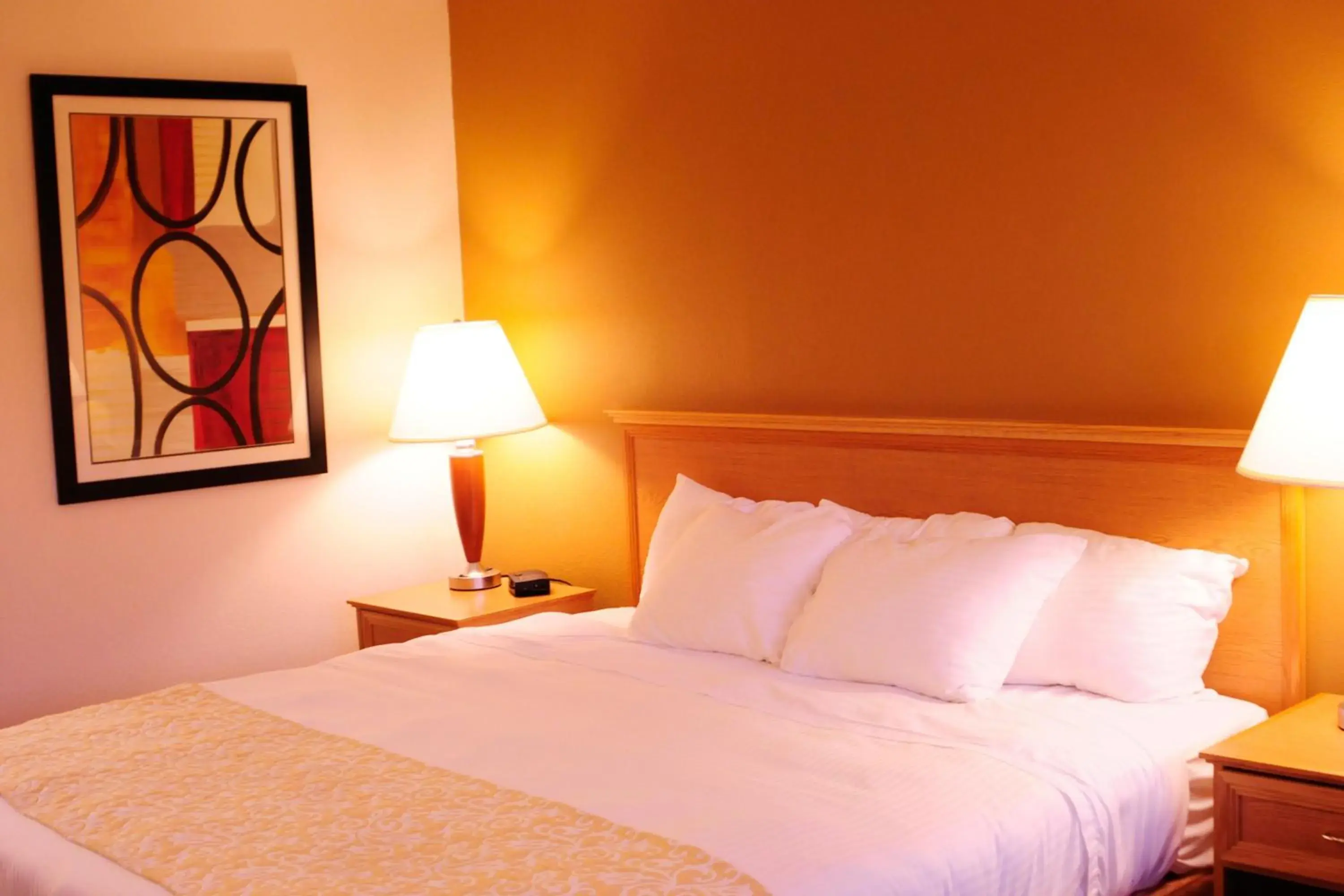 Bed in Whispering Hills Inn Bed in Whispering Hills Inn