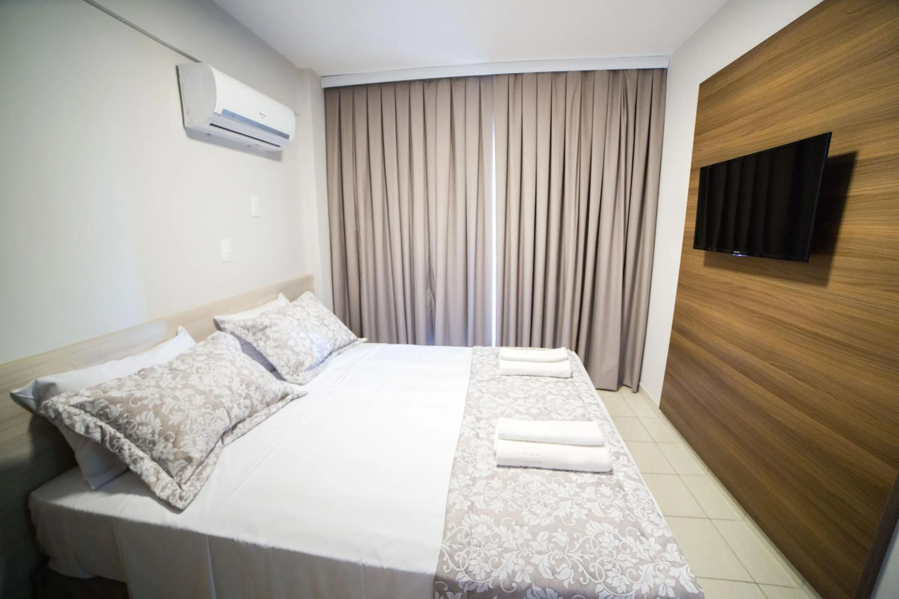 Bedroom, Bed in Serra Madre Hotel