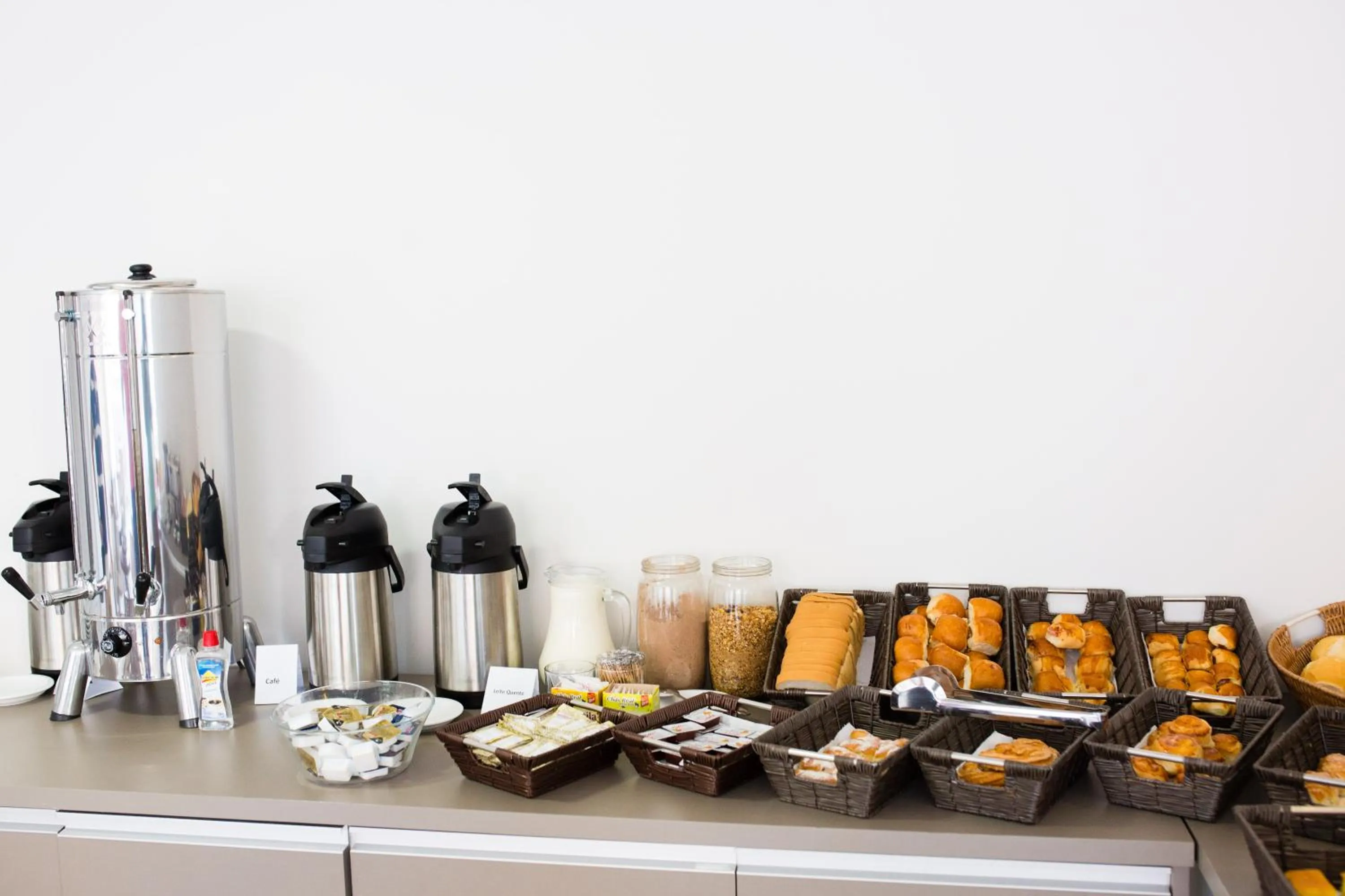 Buffet breakfast in Serra Madre Hotel